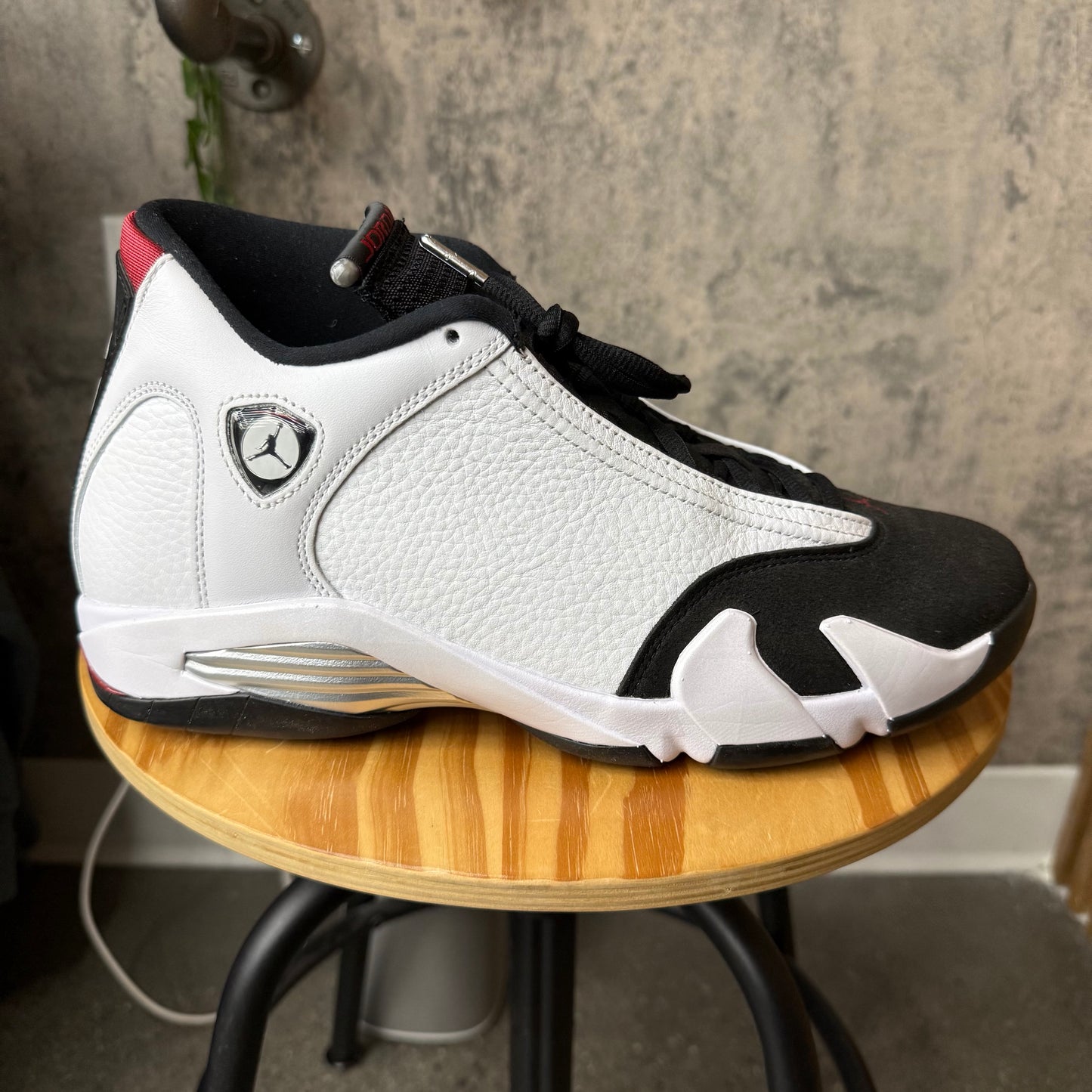 (PRE-OWNED) Jordan 14 Black Toe SZ 10.5
