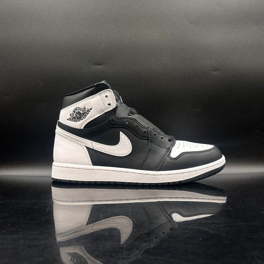 (PRE-OWNED) Jordan 1 Black White SZ 9