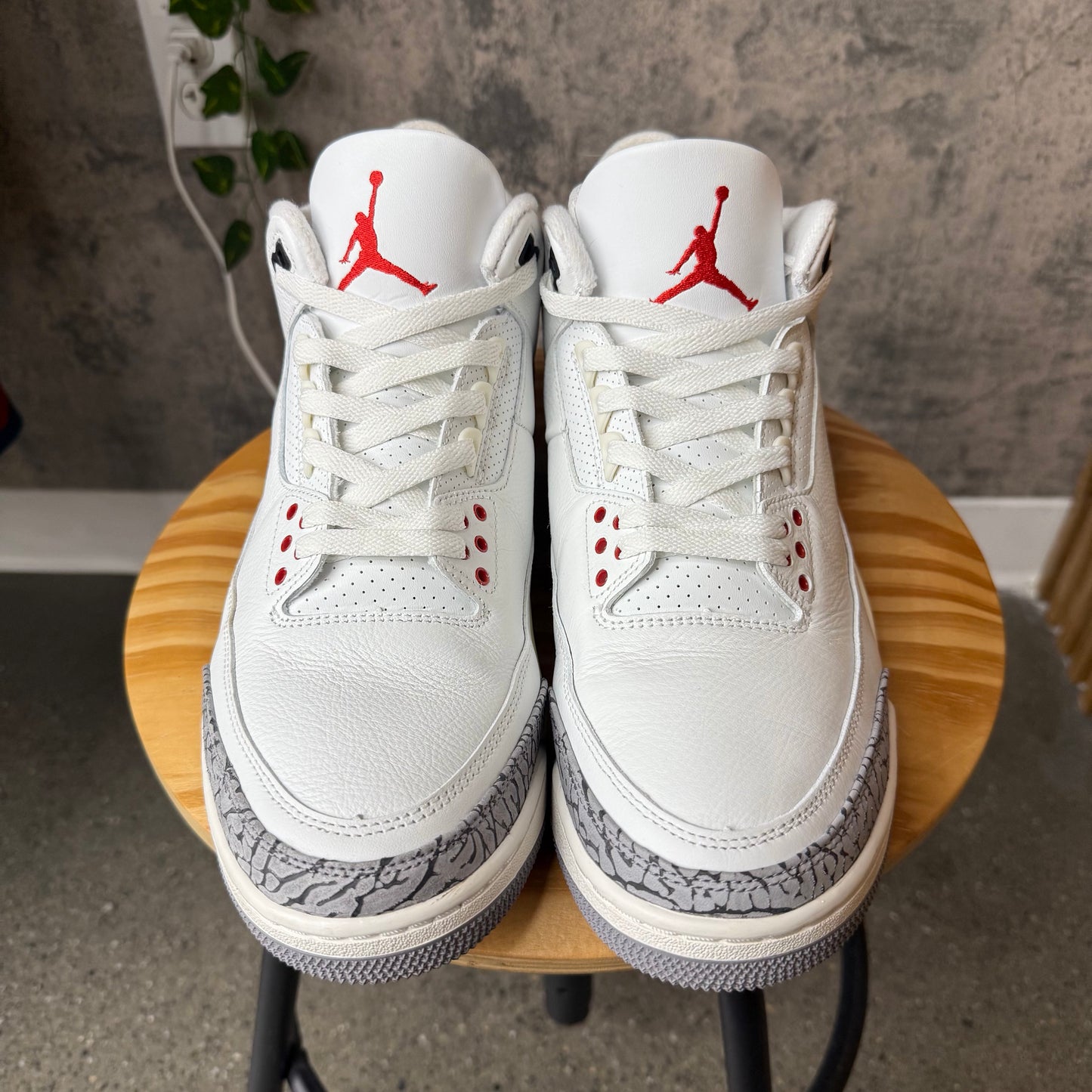 (PRE-OWNED) Jordan 3 White Cement Reimagined SZ 12