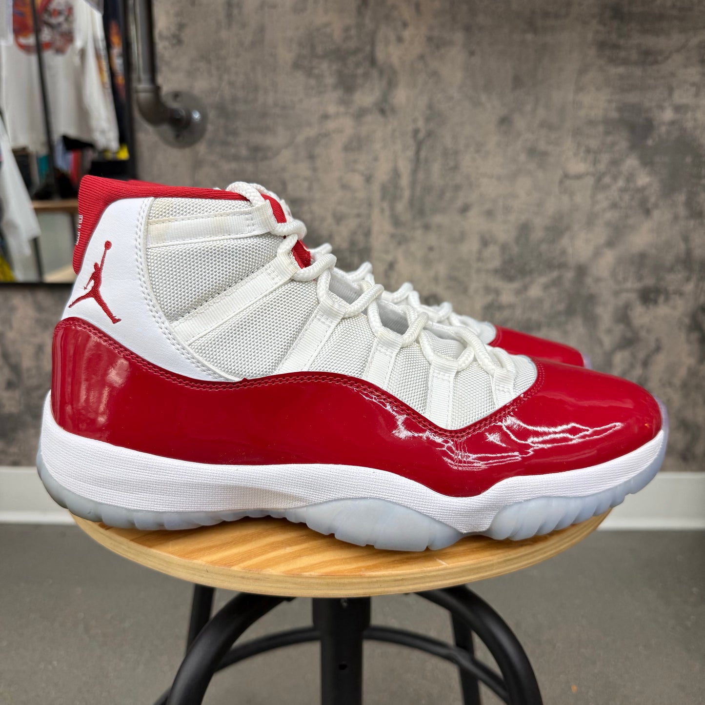 (PRE-OWNED) Jordan 11 Cherry SZ 10.5