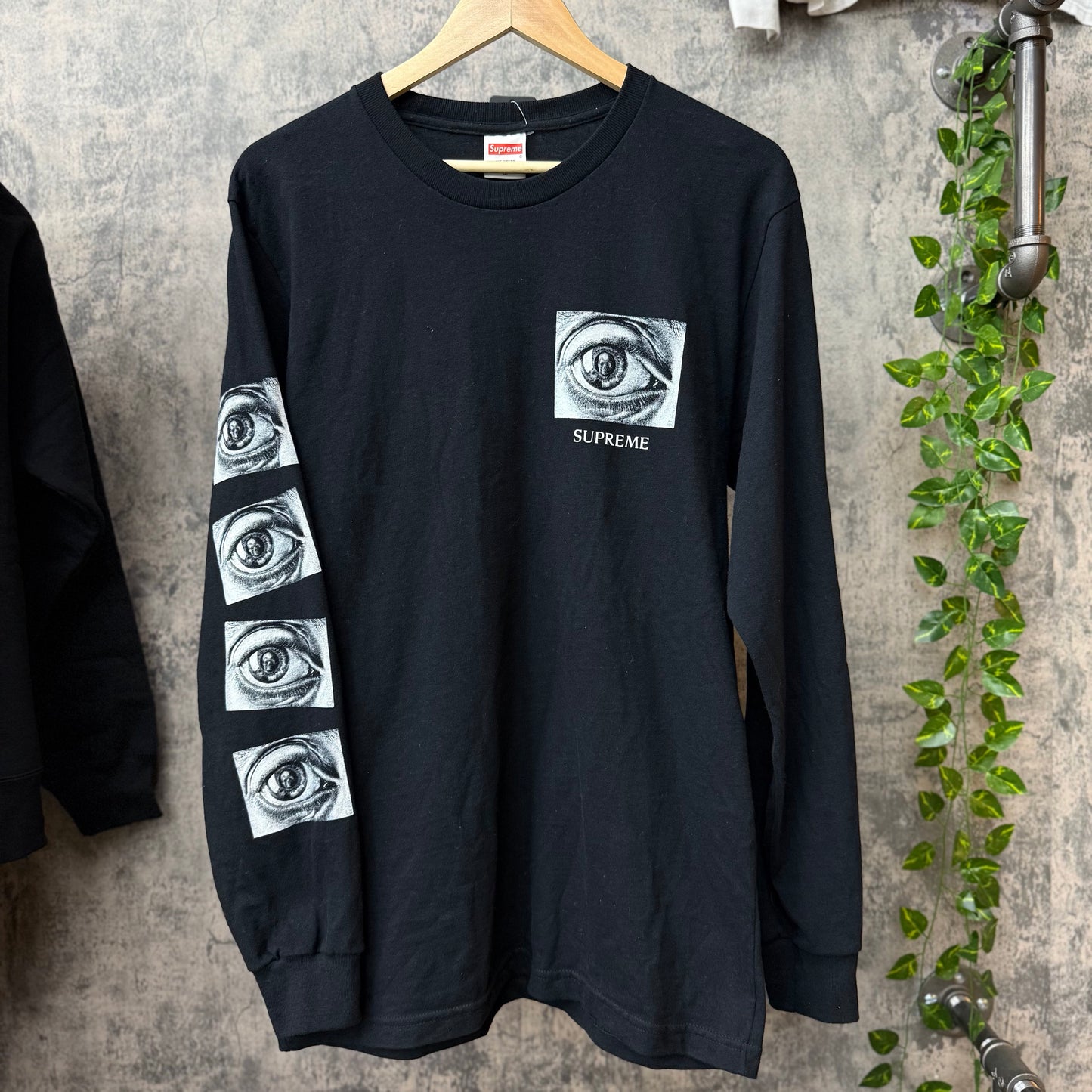 Supreme MC Escher Eye L/S SS17 SZ Medium