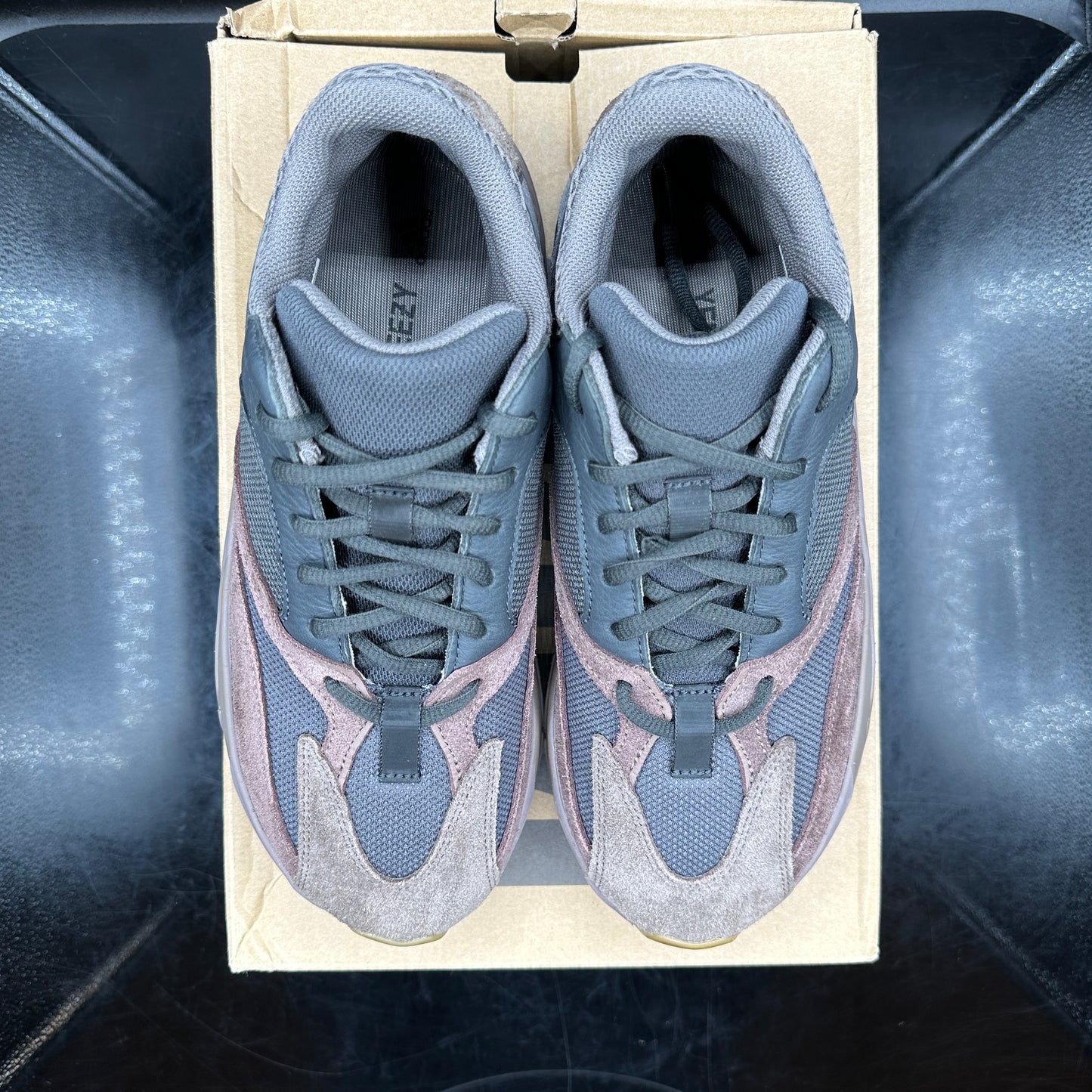 (PRE-OWNED) Yeezy 700 Mauve SZ 9