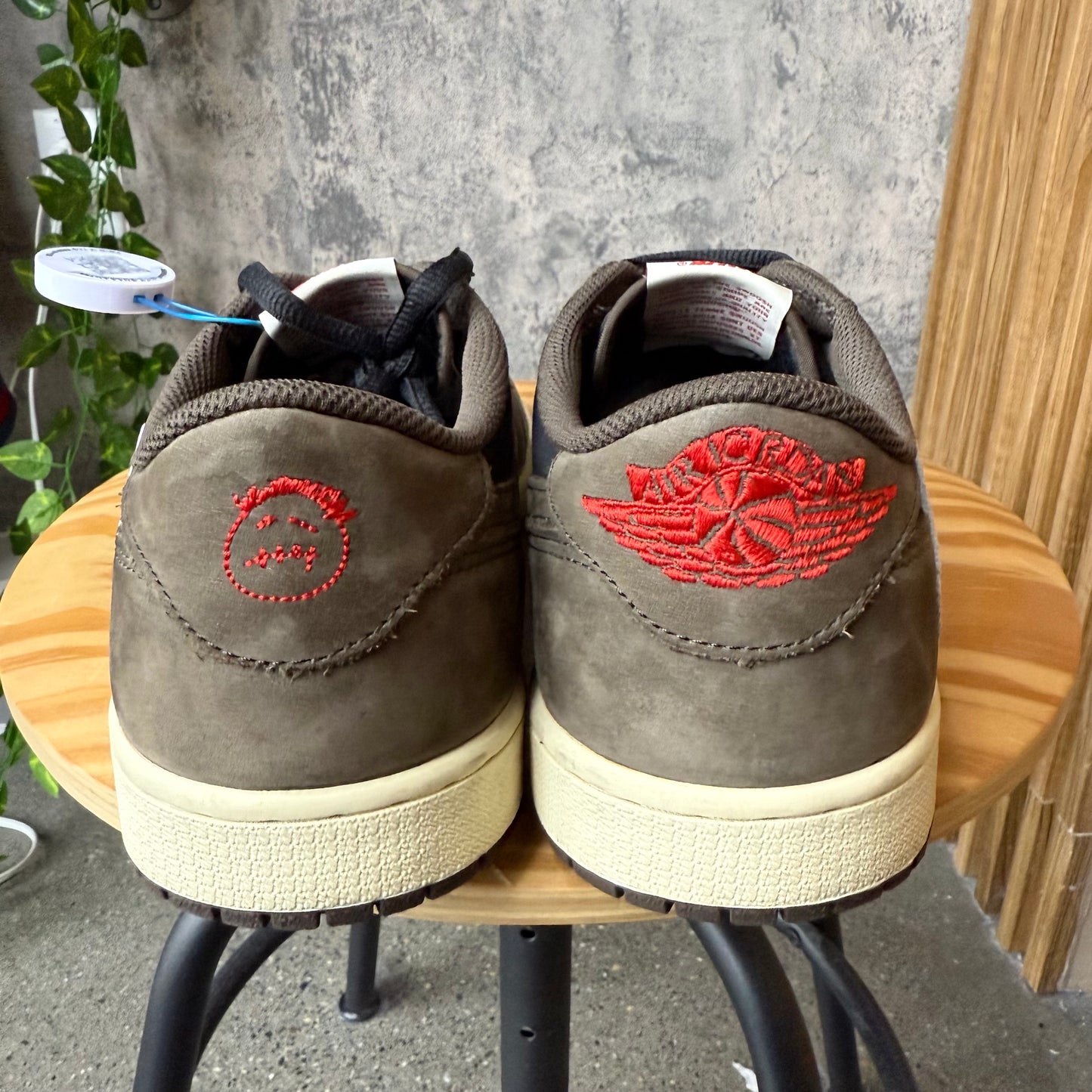 PRE-OWNED Travis Scott Mocha 1 Low OG SZ 11