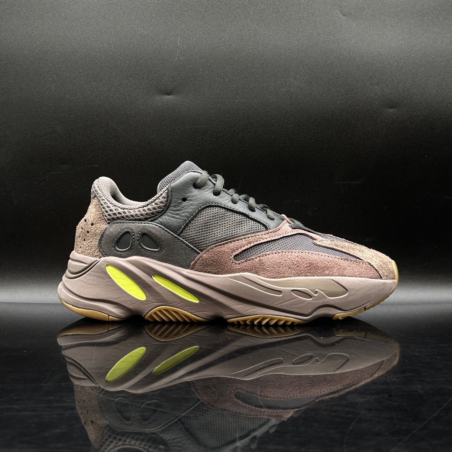 (PRE-OWNED) Yeezy 700 Mauve SZ 9