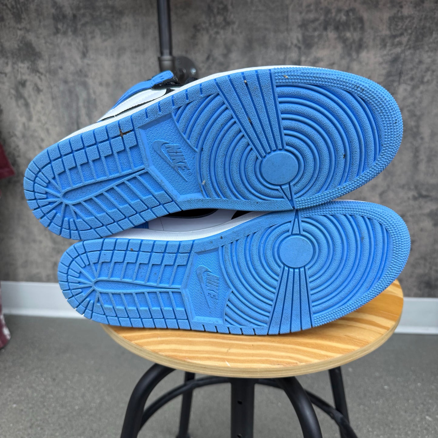 PRE-OWNED Jordan 1 UNC Toe SZ 10.5