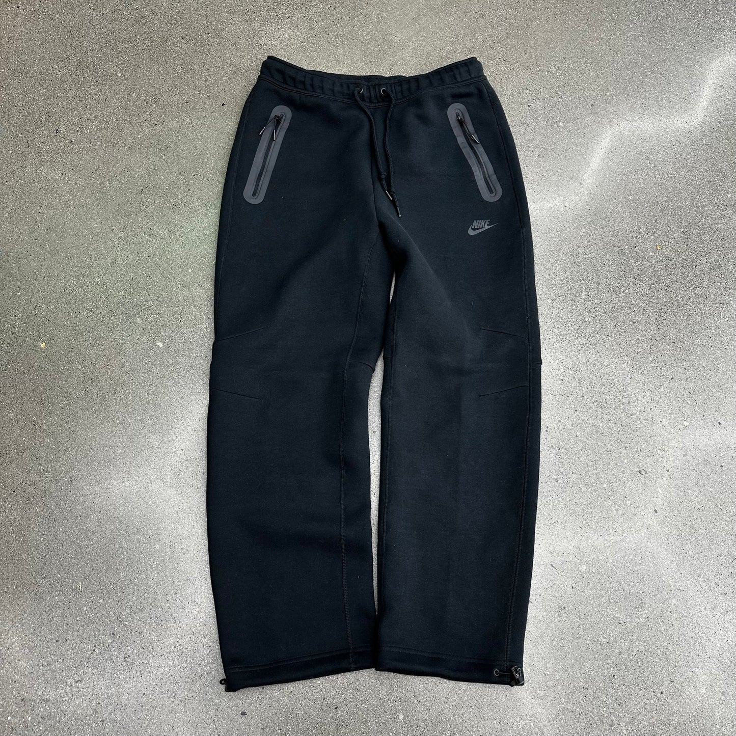 Nike Tech Fleece Pants Black SZ M (NEW)