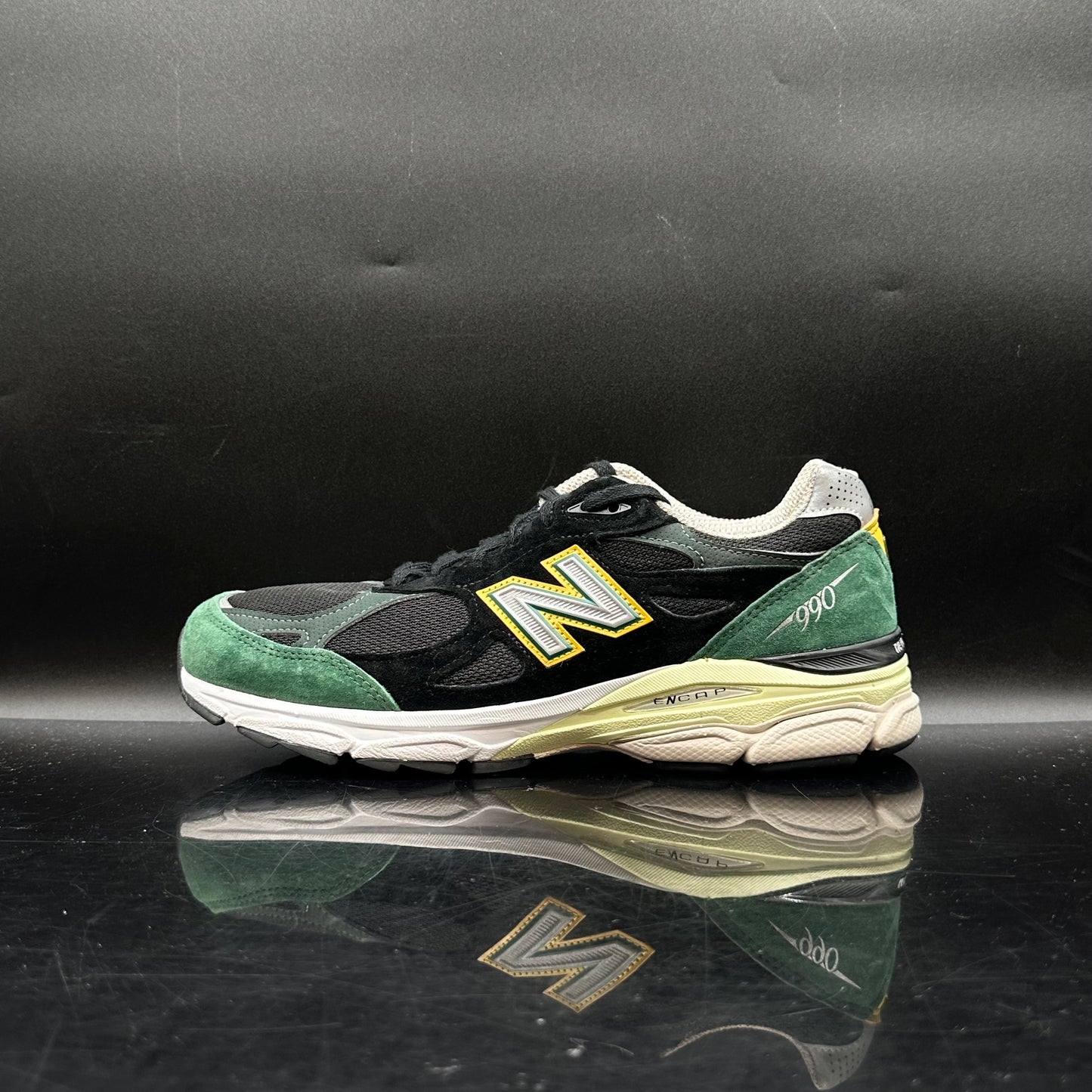 PRE-OWNED New Balance 990v3 MiUSA Black Green Yellow SZ 8