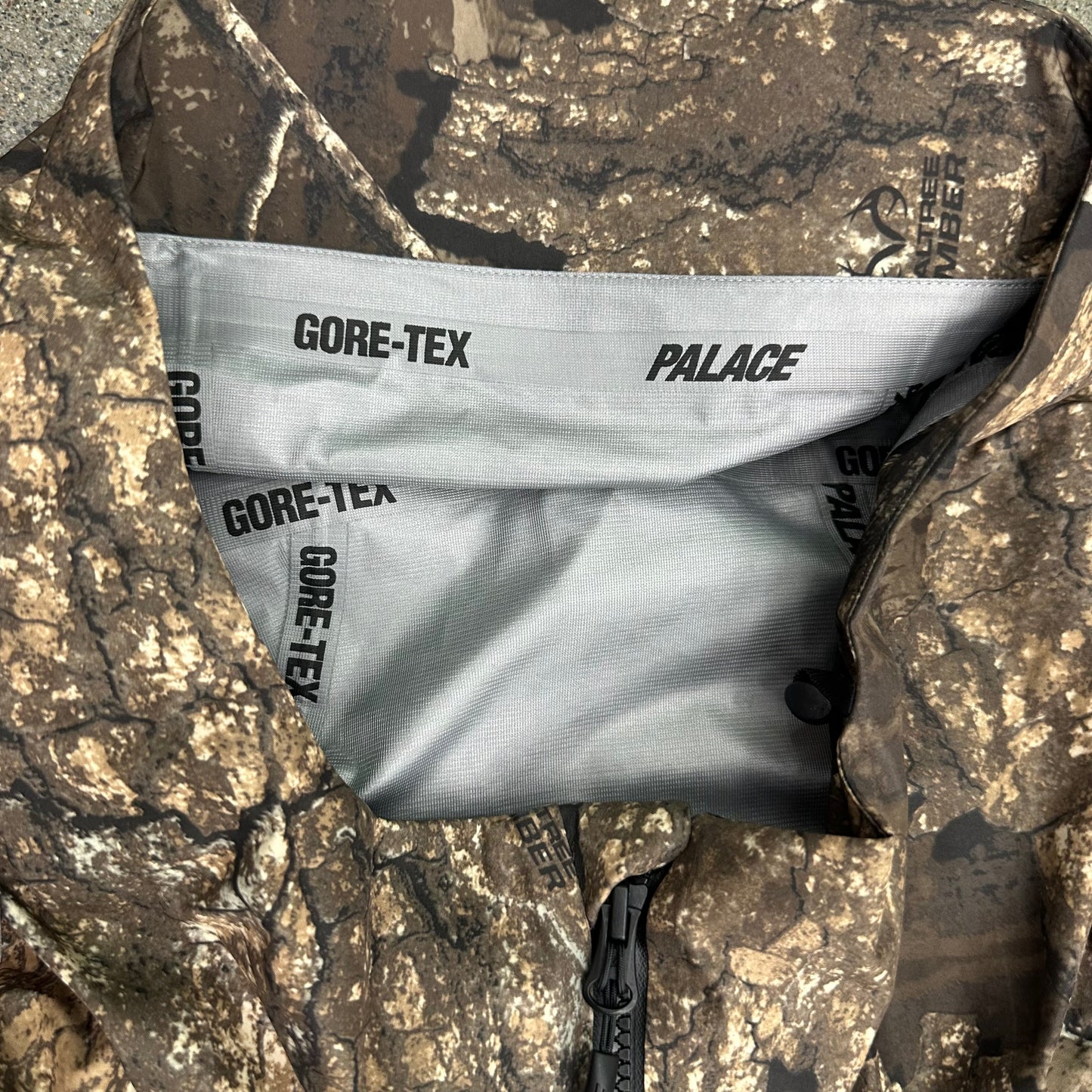 Palace x Real Tree x Gore-Tex Timber Jacket SZ L (NEW)