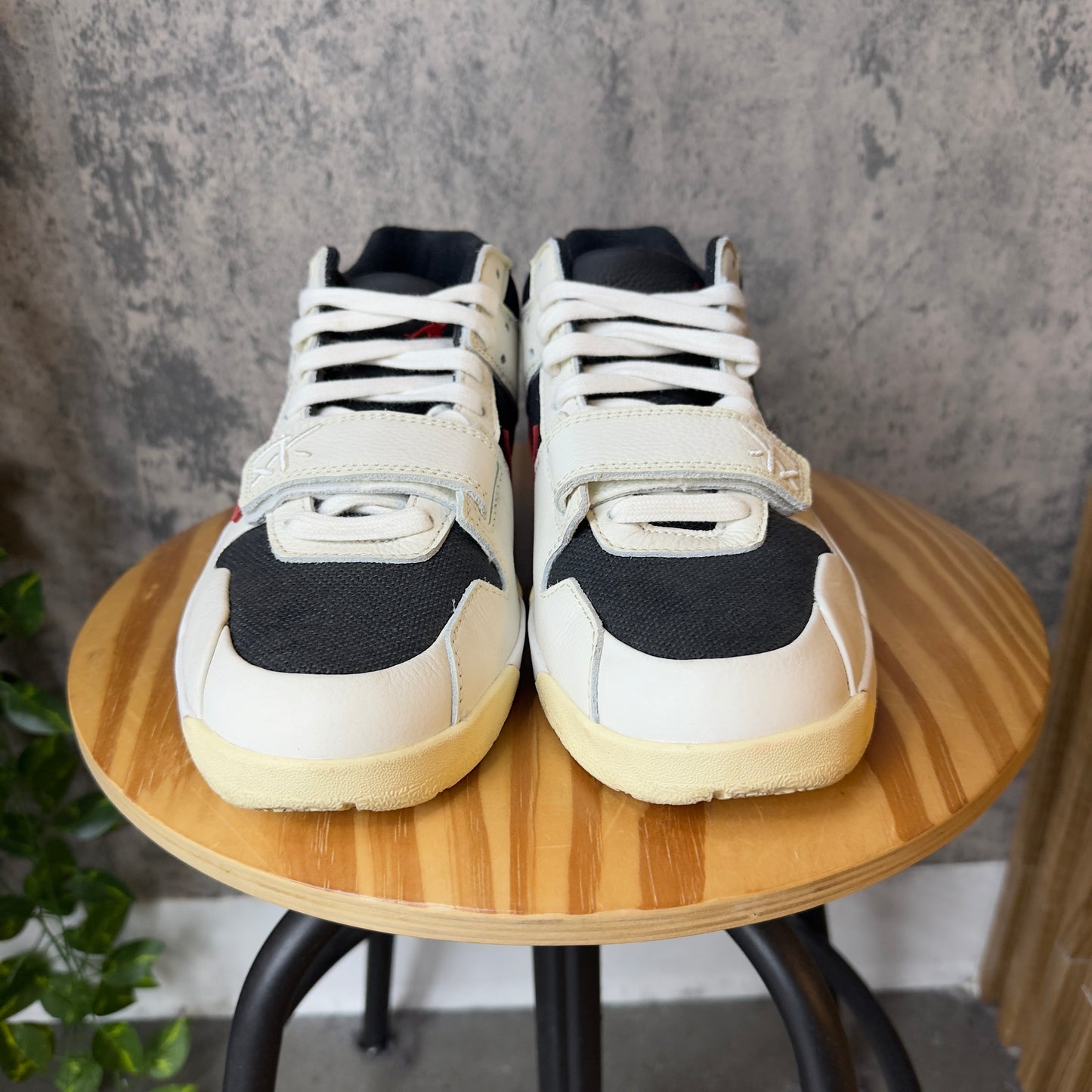 (PRE-OWNED) Travis Scott TR Jumpman Jack University Red SZ 9