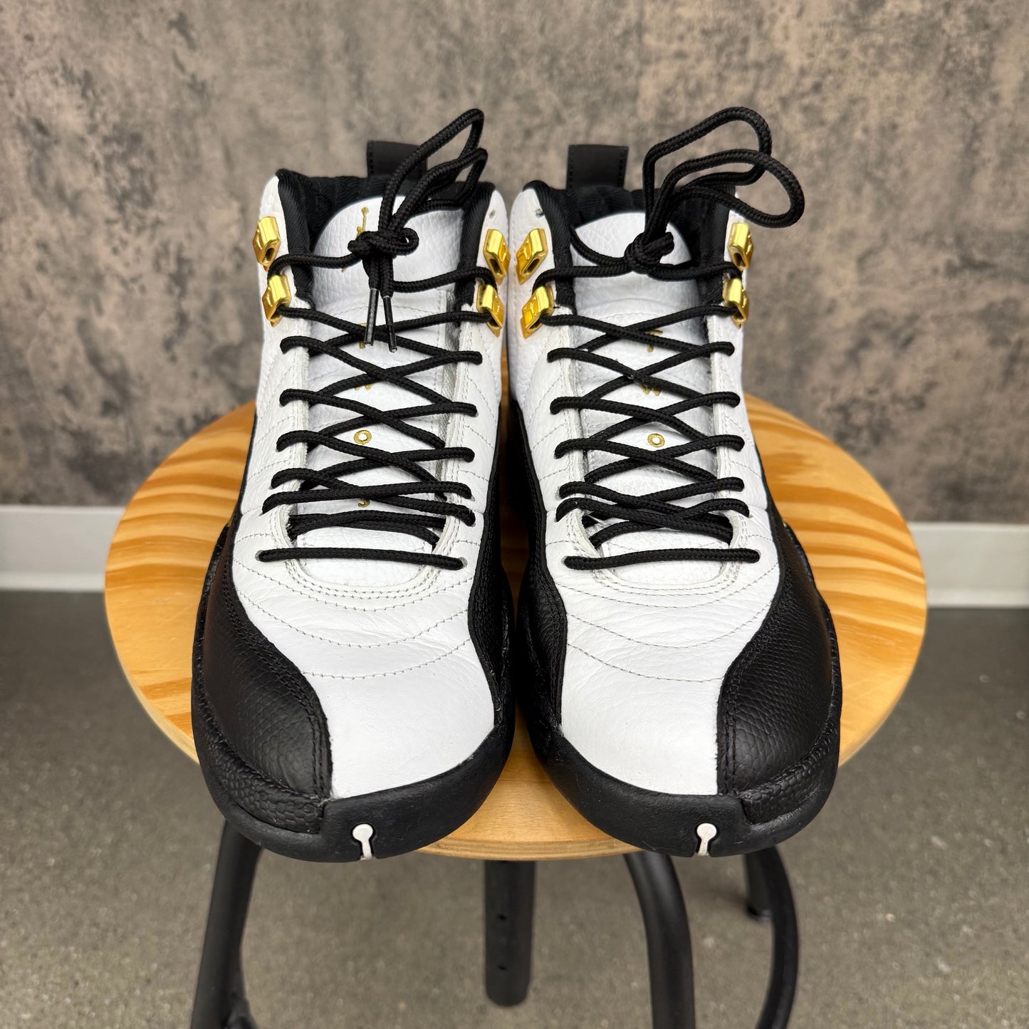PRE-OWNED Jordan 12 Royalty Taxi SZ 8.5