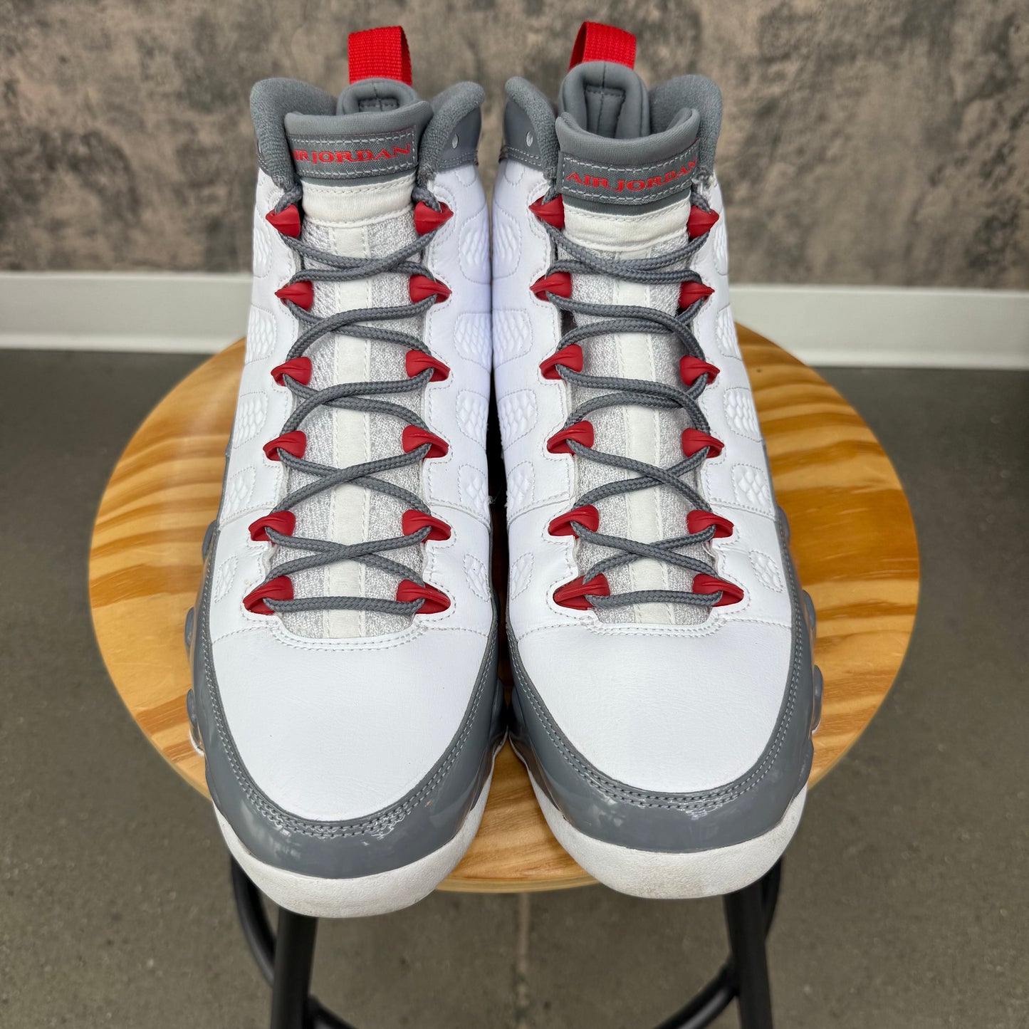 PRE-OWNED Jordan 9 Fire Red SZ 10.5