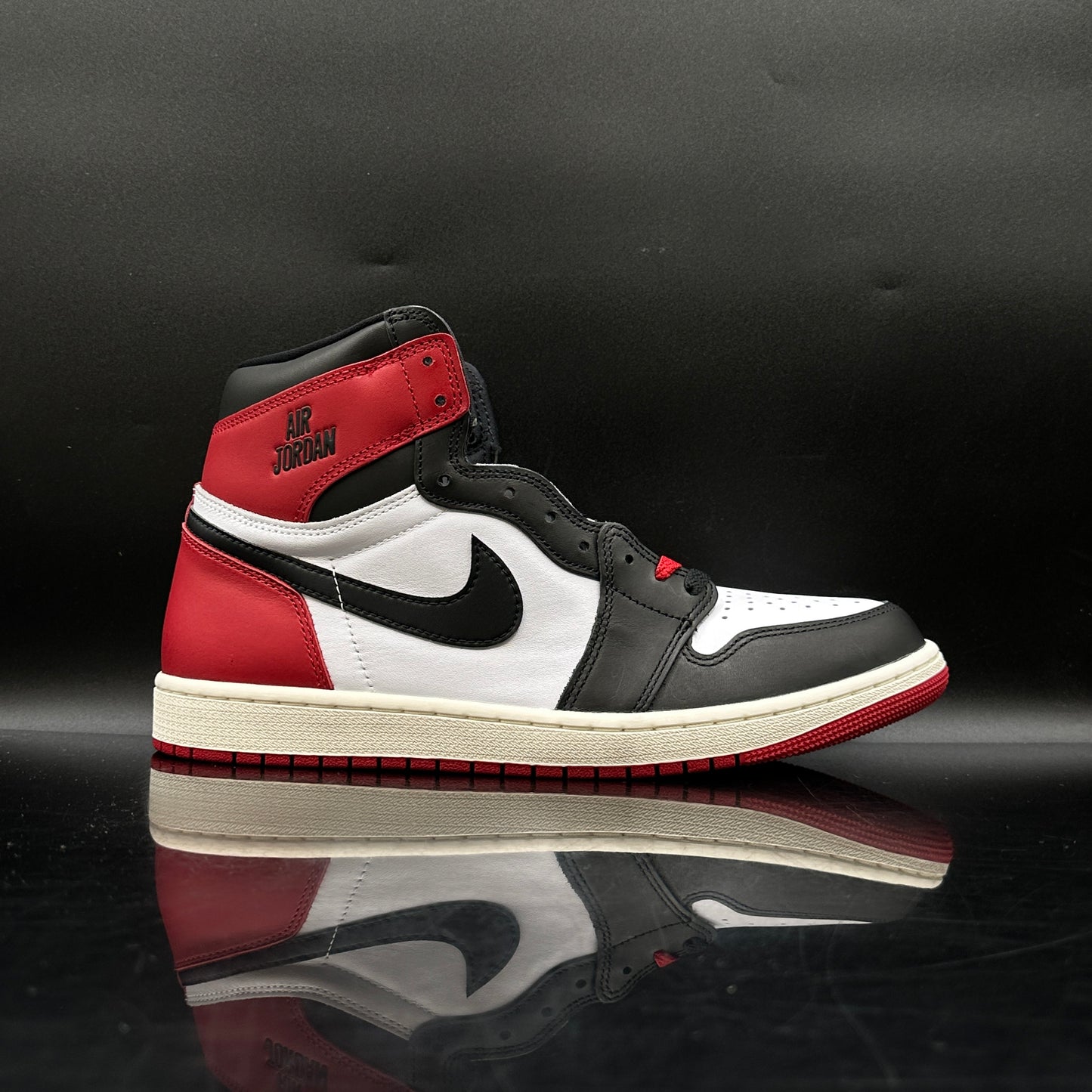 Jordan 1 Reimagined Black Toe SZ 11 (DS)