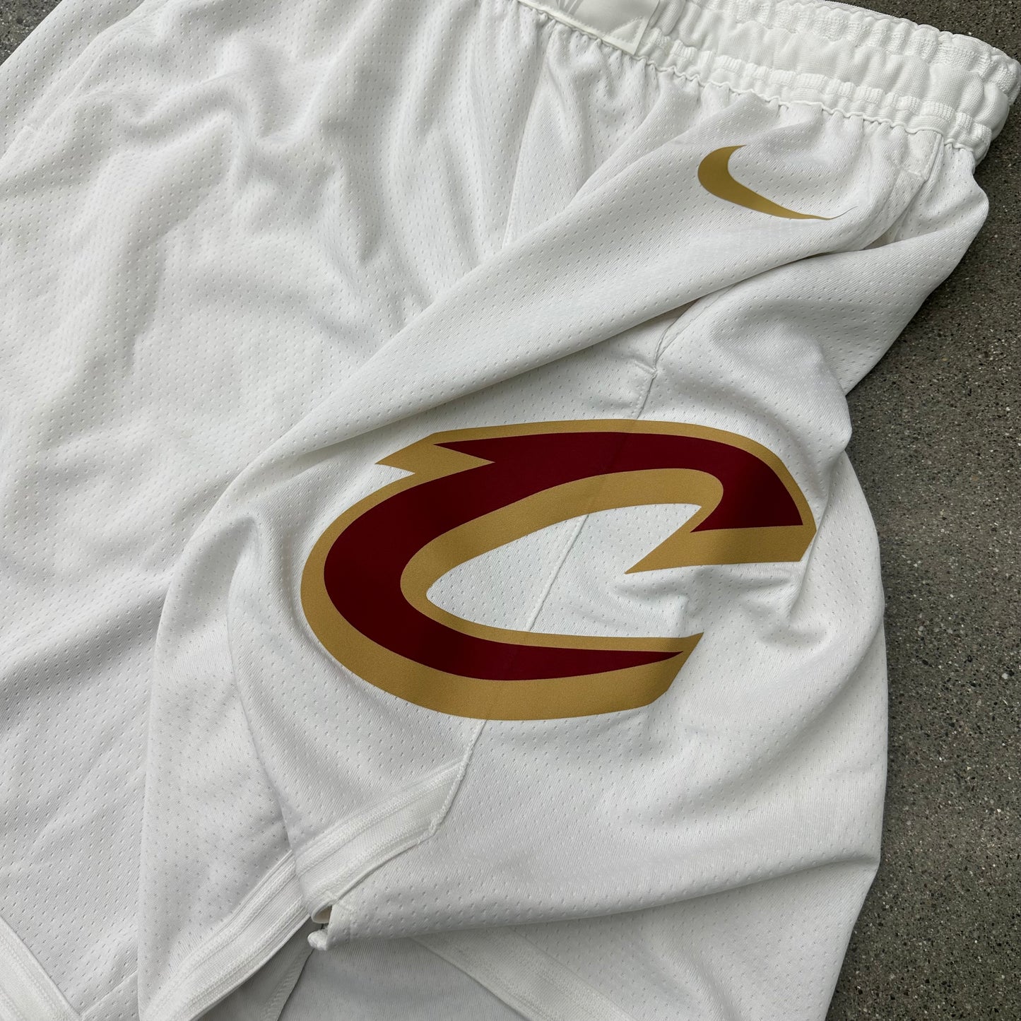 Cleveland Cavaliers Shorts SZ L (NEW)