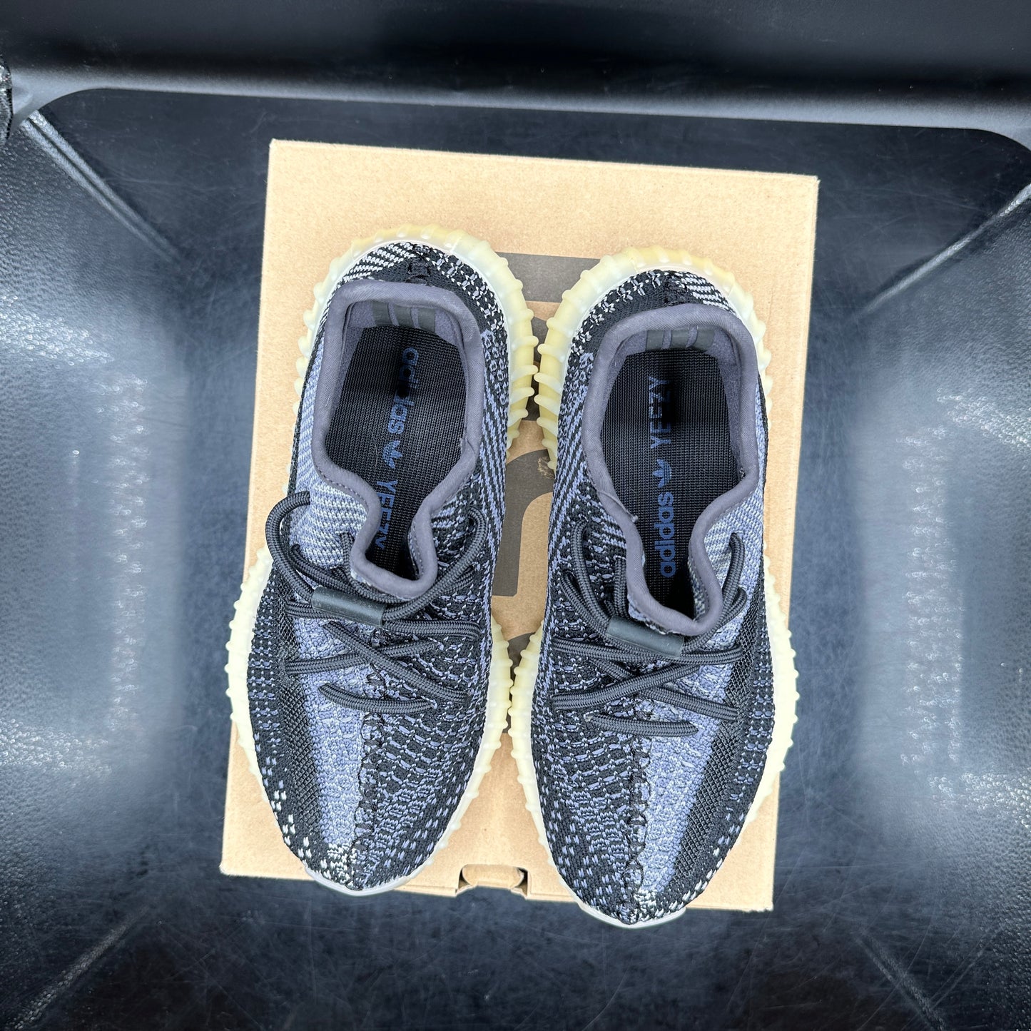 Yeezy 350 v2 Carbon SZ 4 (DS)