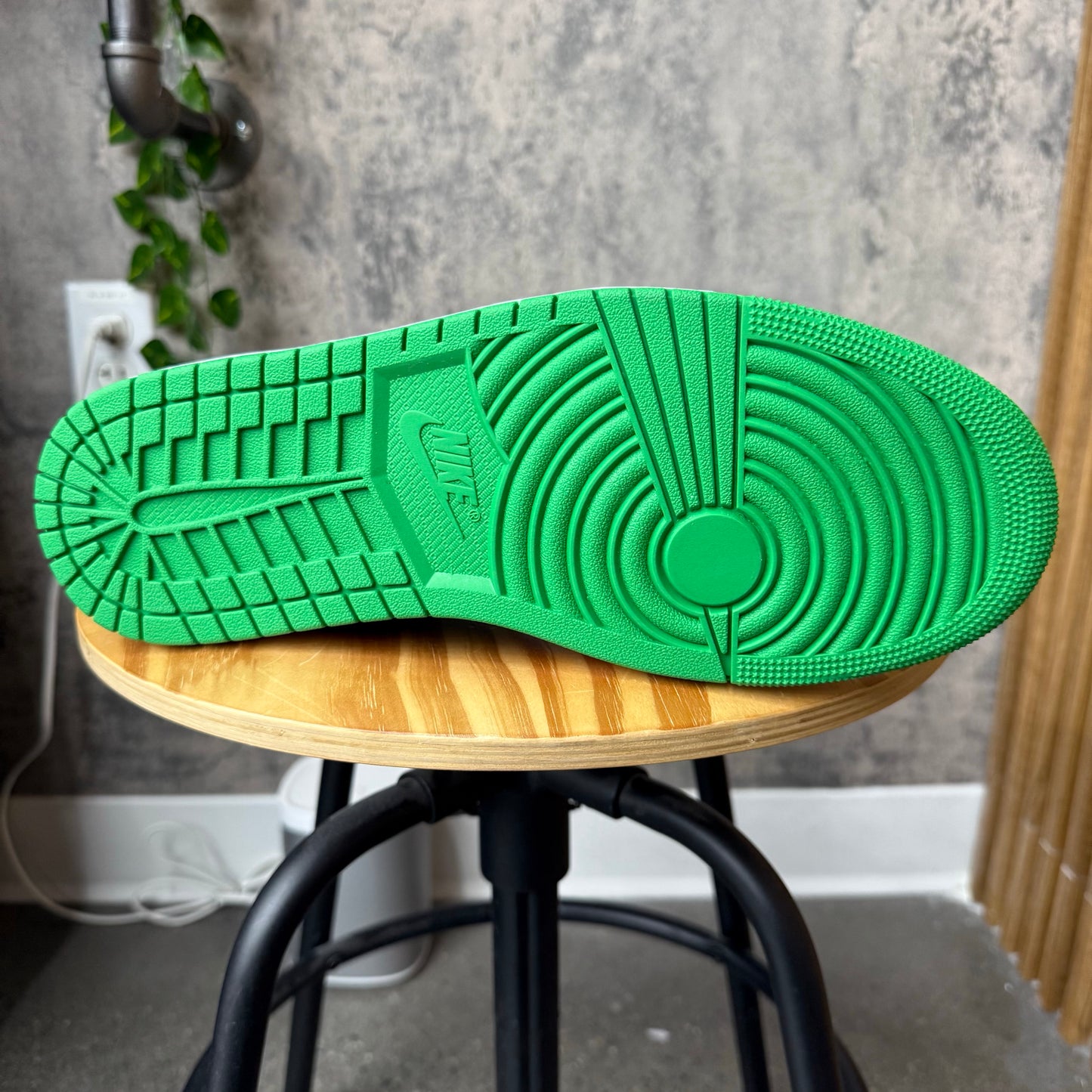 Jordan 1 Low Lucky Green SZ 11 (DS)