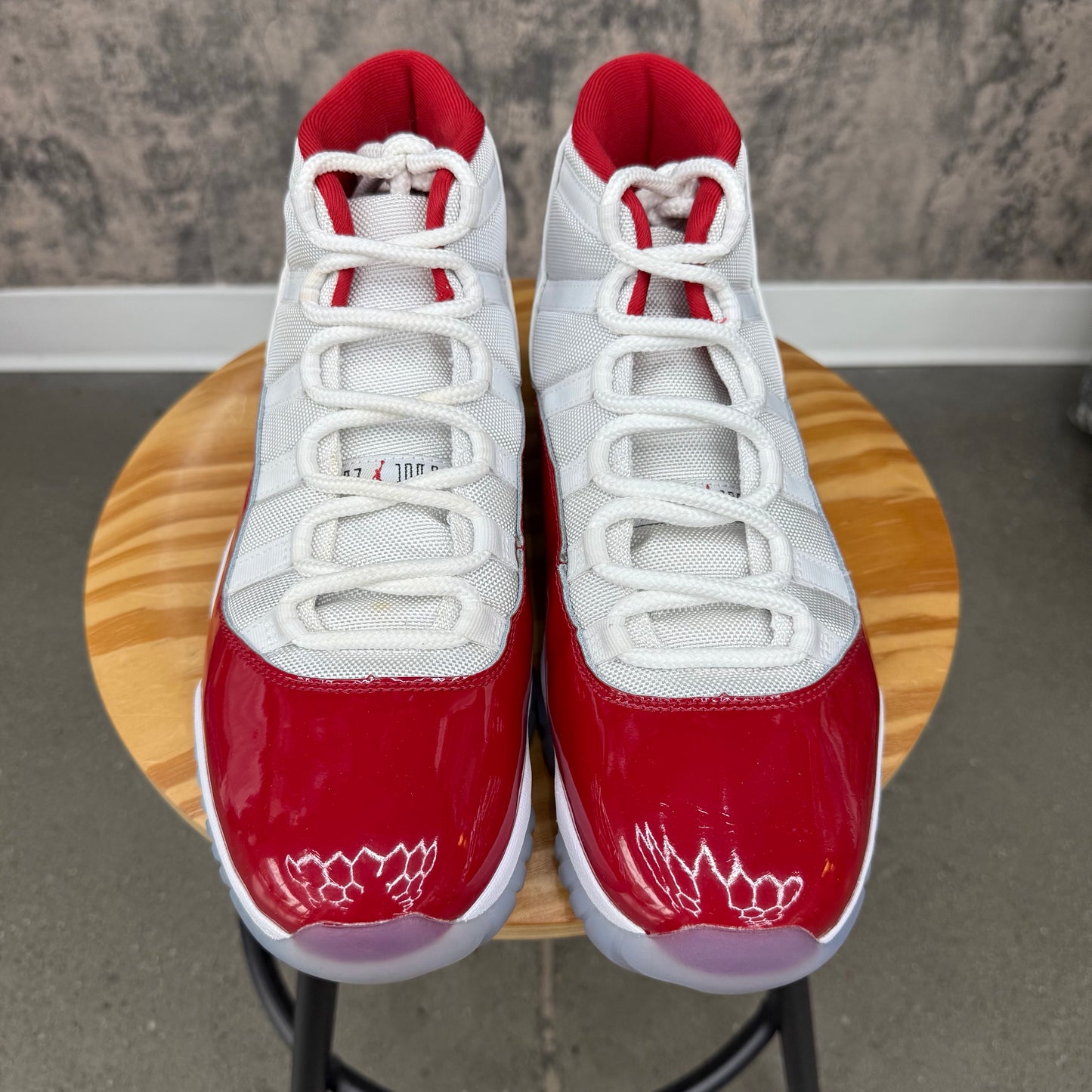 (PRE-OWNED) Jordan 11 Cherry SZ 10.5