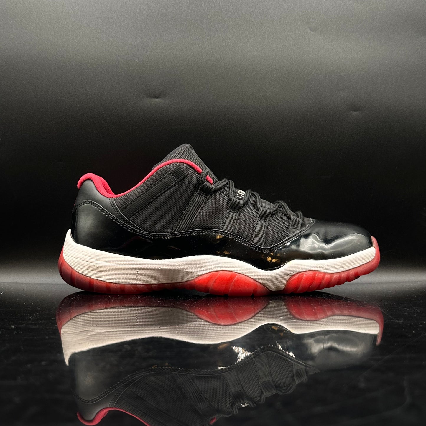 PRE-OWNED Jordan 11 Low Bred SZ 11