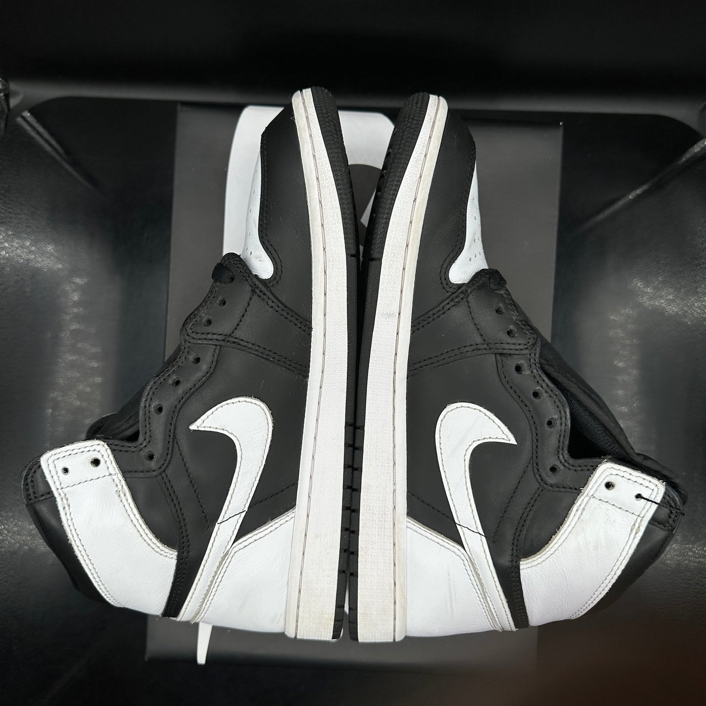 PRE-OWNED Jordan 1 Black White SZ 9