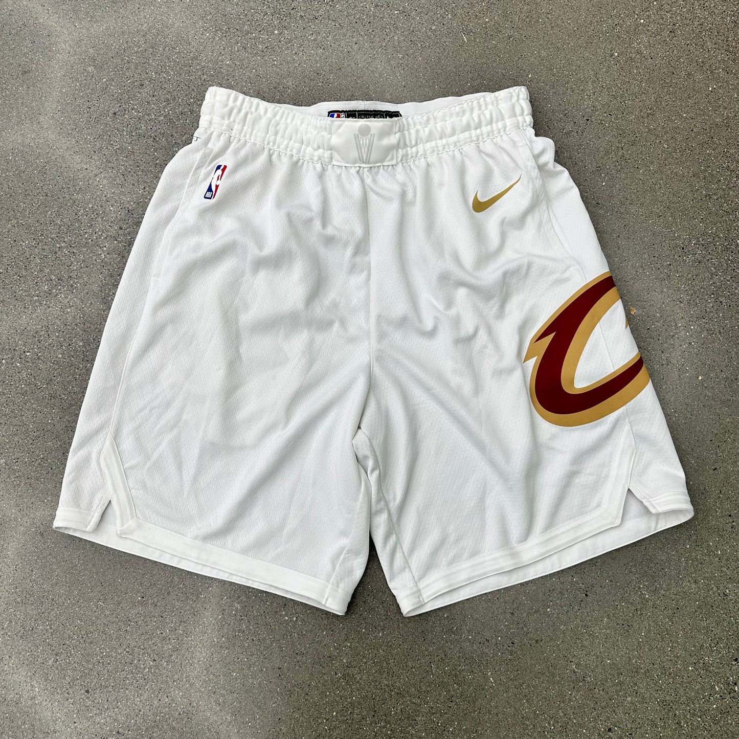 Cleveland Cavaliers Shorts SZ L (NEW)