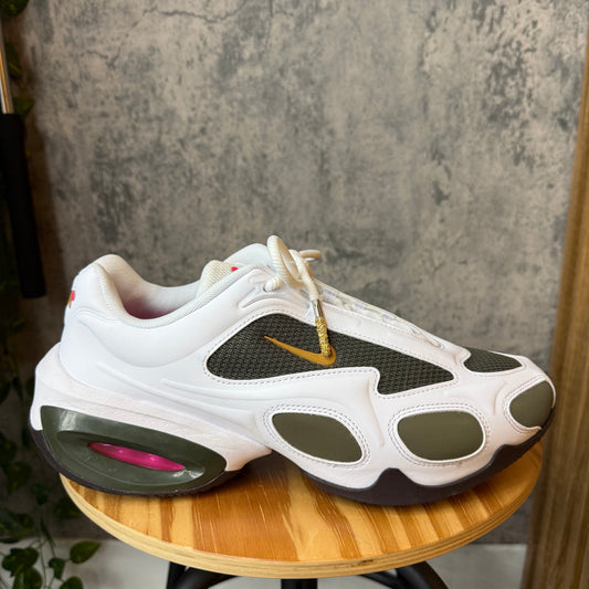 PRE-OWNED Nike Air Max Veneda Carter SZ 10.5W