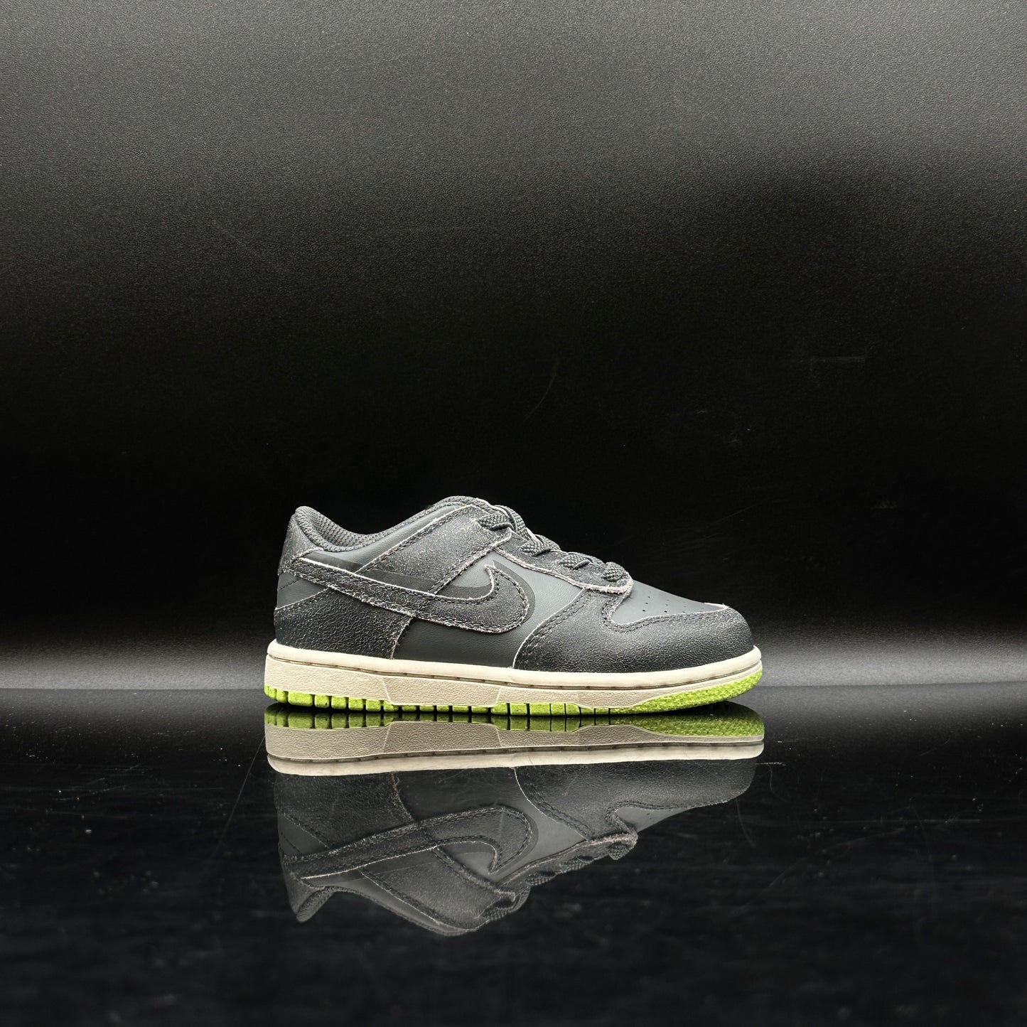 Nike Dunk Low Ghost Green SZ 9C (DS)