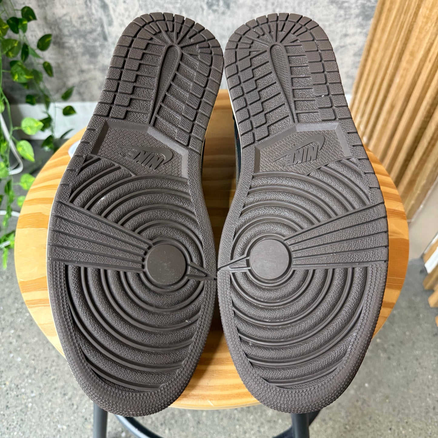 PRE-OWNED Travis Scott Mocha 1 Low OG SZ 11