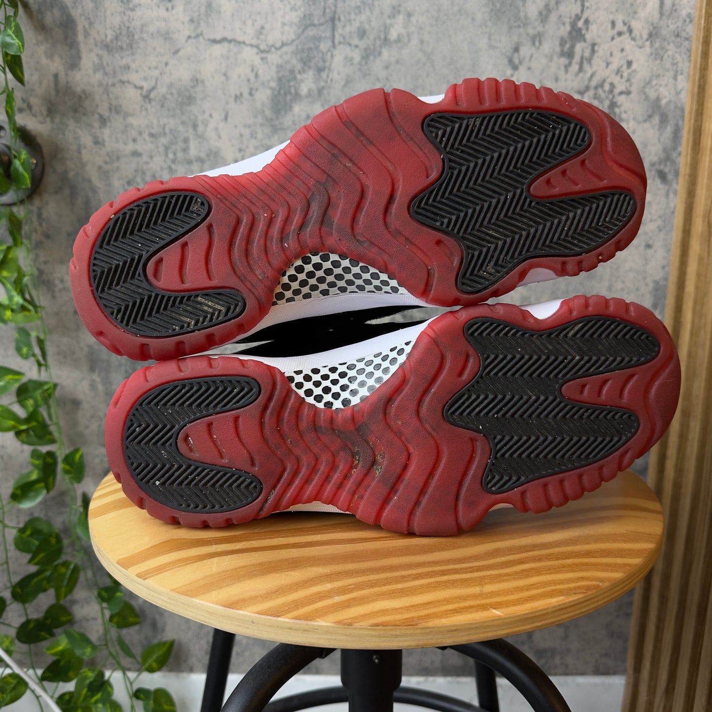 (PRE-OWNED) Jordan 11 Bred High SZ 10.5