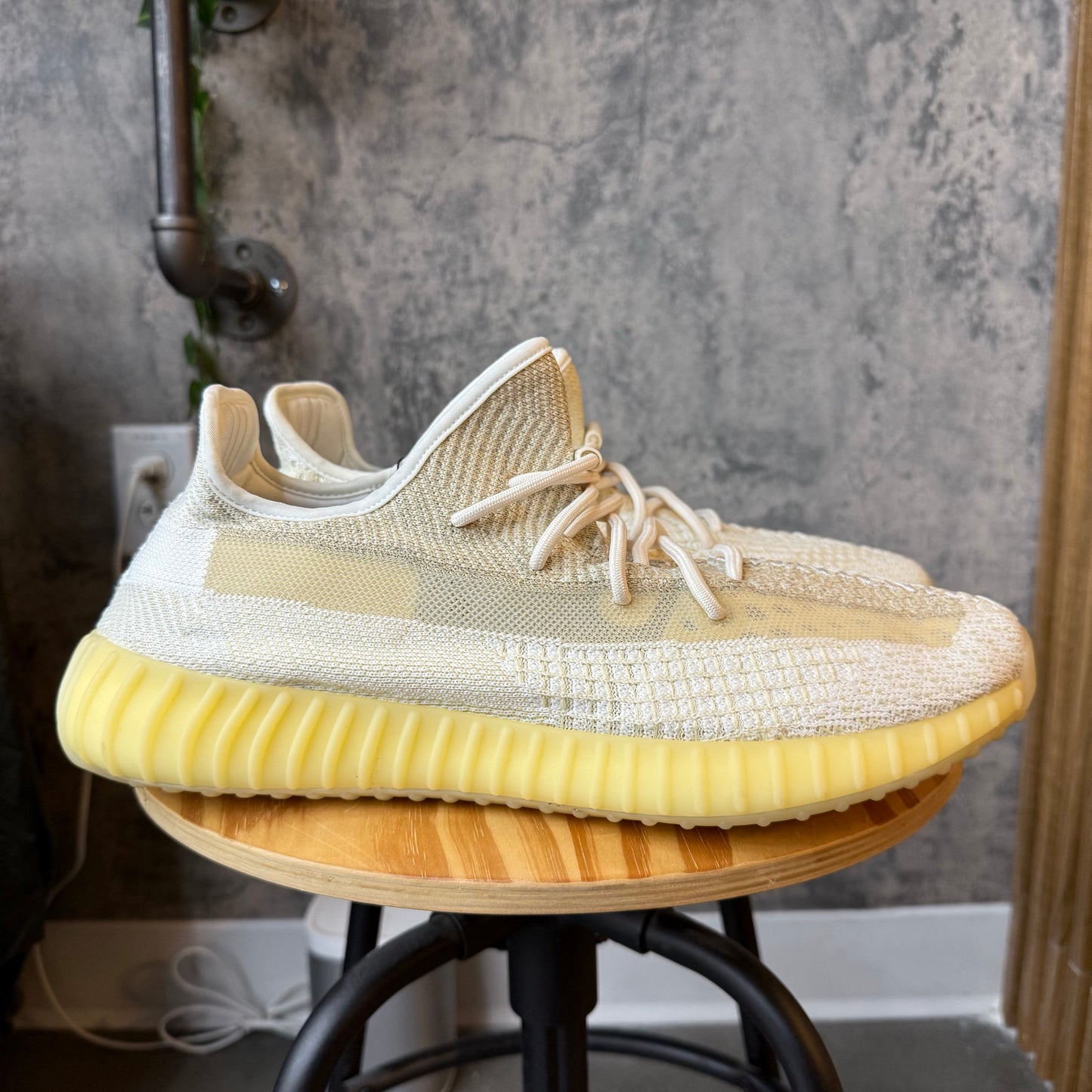 (PRE-OWNED) Yeezy 350v2 Natural SZ 14