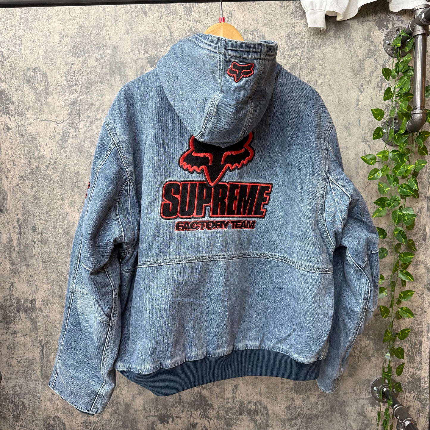 Supreme Fox Denim Jacket SZ Large (NEW)