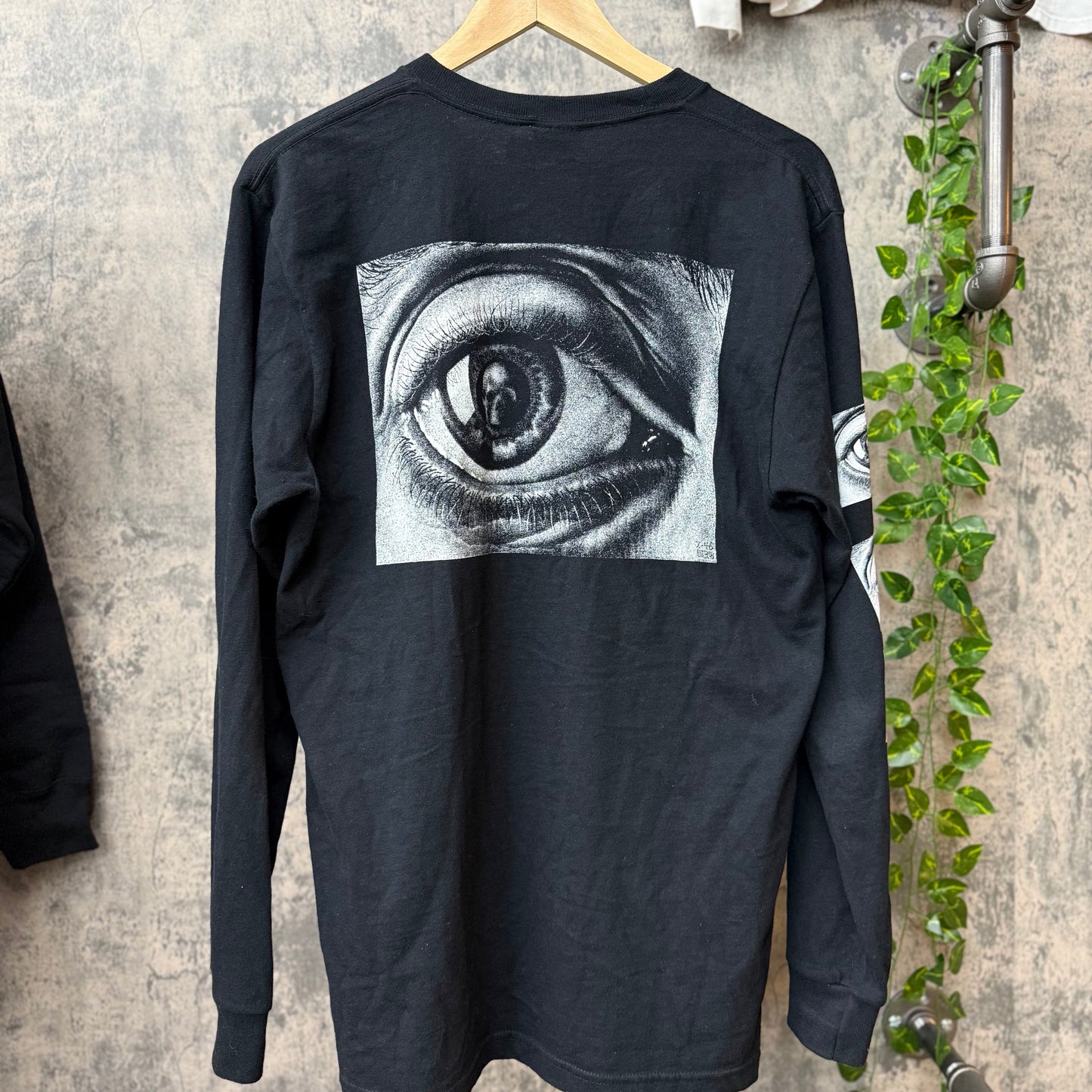 Supreme MC Escher Eye L/S SS17 SZ Medium