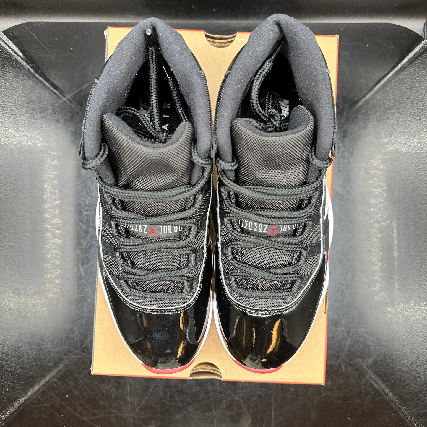 (PRE-OWNED) Jordan 11 Bred SZ 9.5