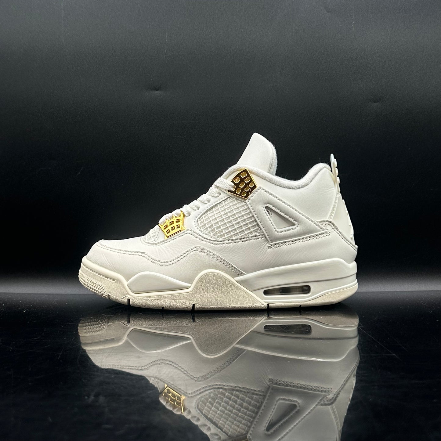 PRE-OWNED Jordan 4 Metallic Gold SZ 5M / 6.5W