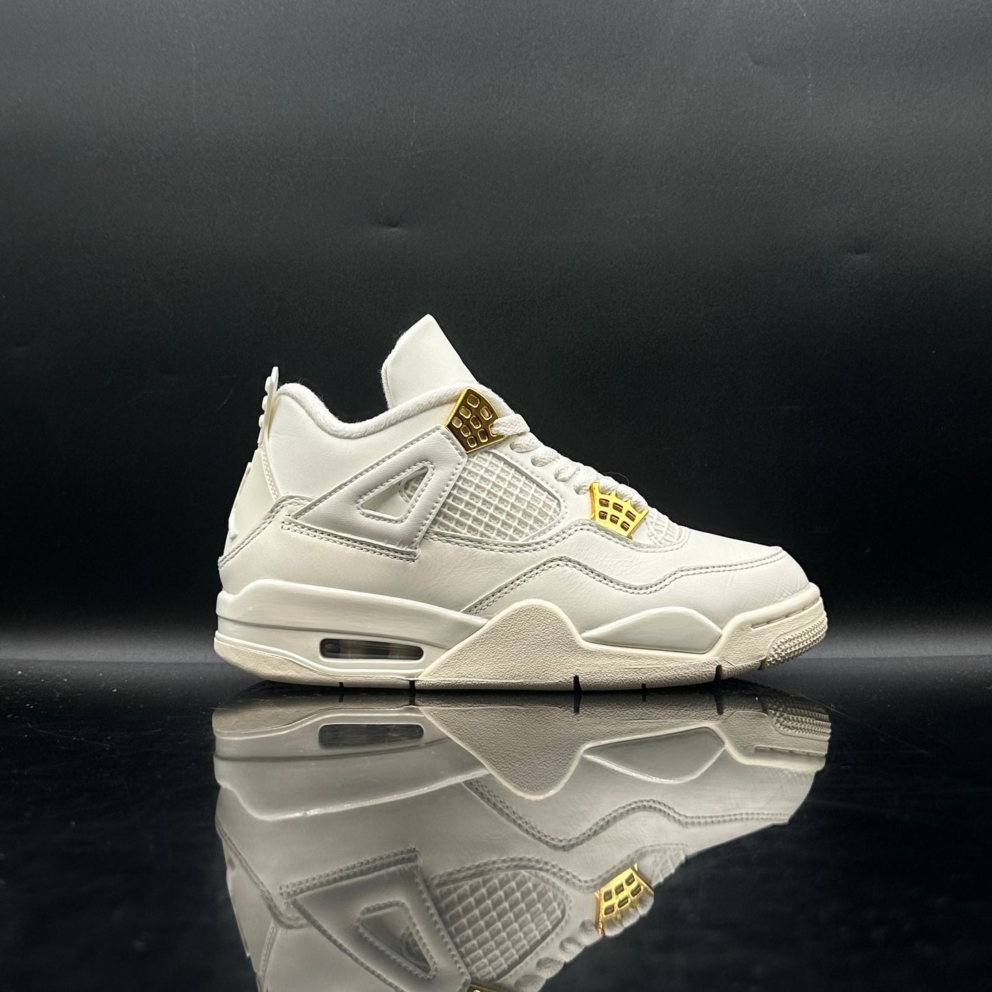 PRE-OWNED Jordan 4 Metallic Gold SZ 5M / 6.5W