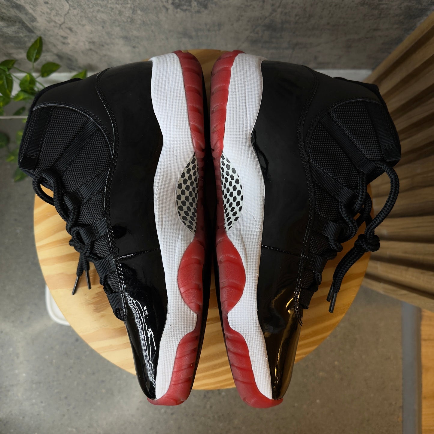 (PRE-OWNED) Jordan 11 Bred High SZ 10.5