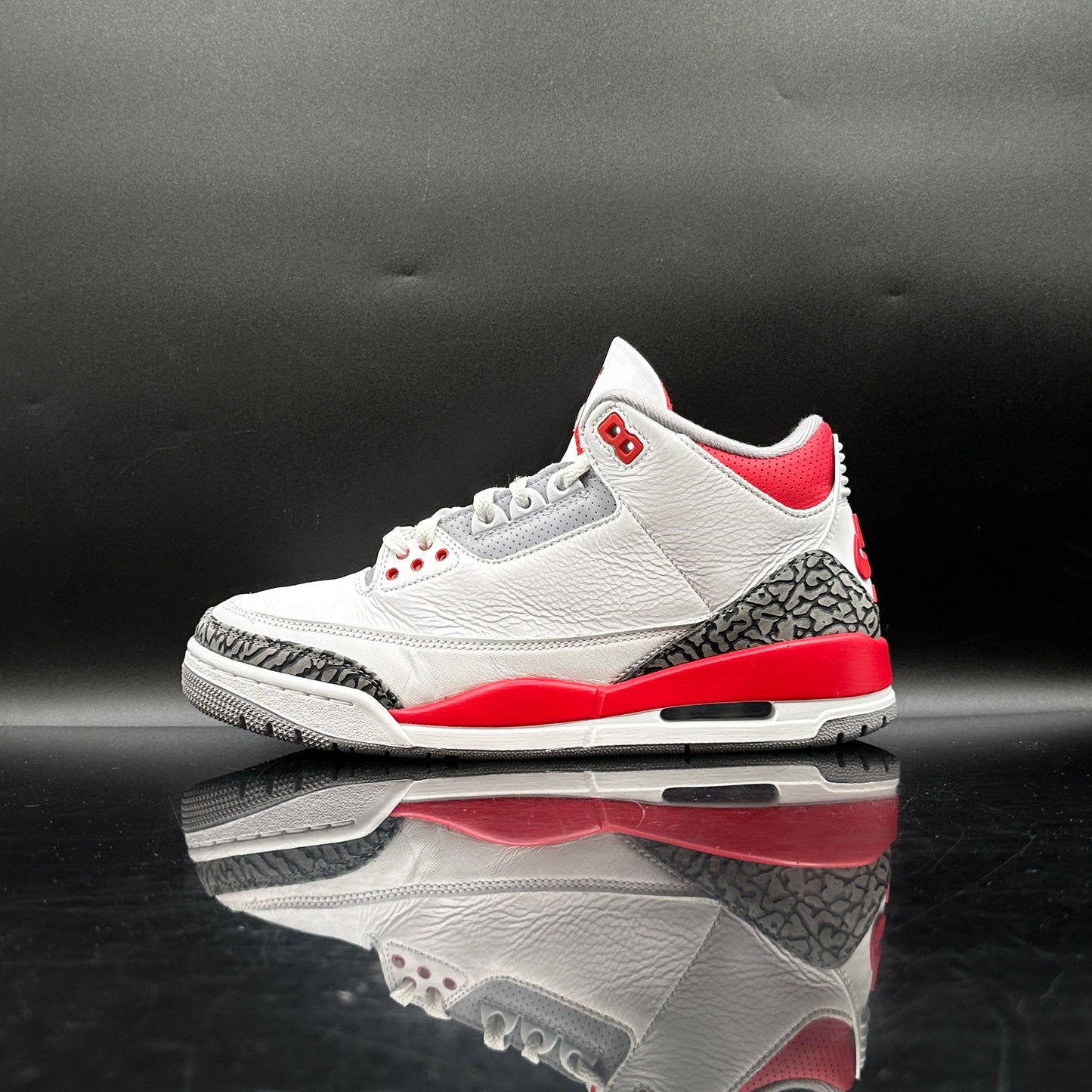 (PRE OWNED) Jordan 3 Fire Red 22' SZ 9.5