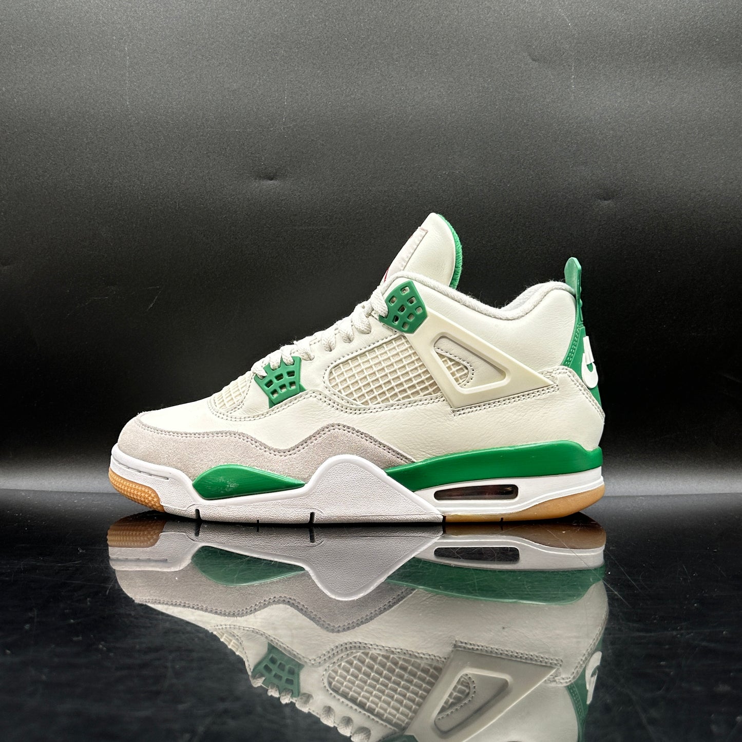 PRE-OWNED Jordan 4 SB Pine Green SZ 9