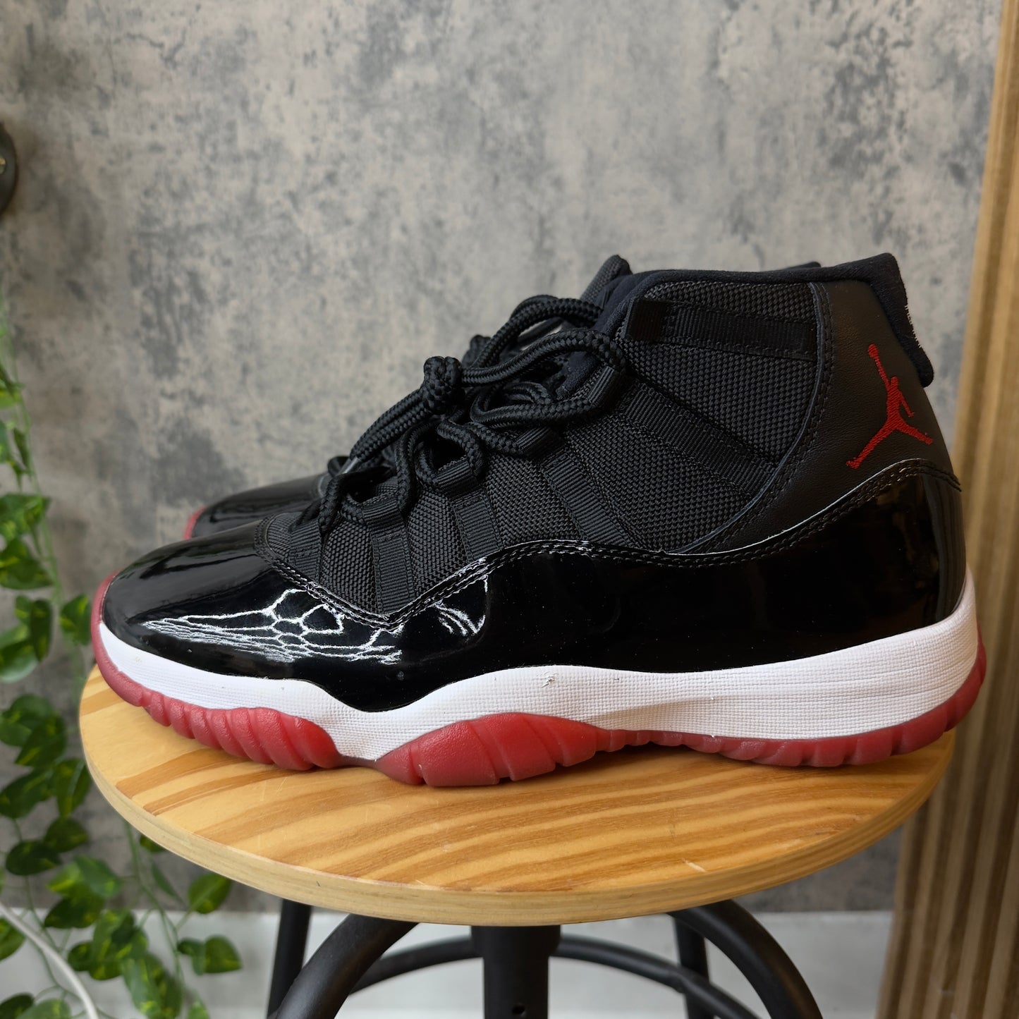(PRE-OWNED) Jordan 11 Bred High SZ 10.5