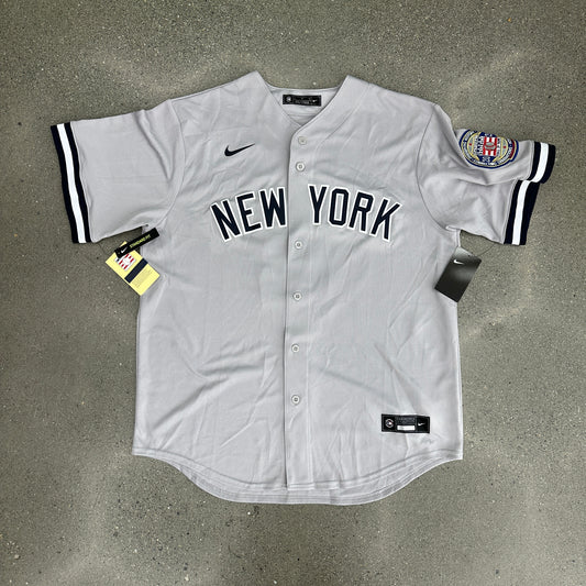 Derek Jeter Jersey SZ L (NEW)