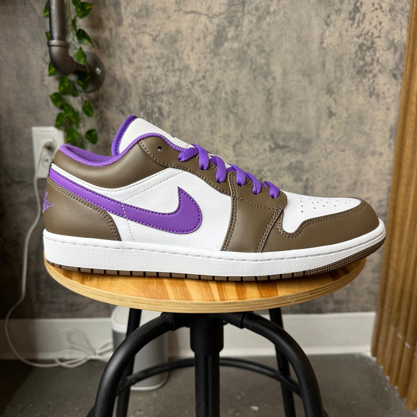 Jordan 1 Low Purple Mocha SZ 11 (DS)