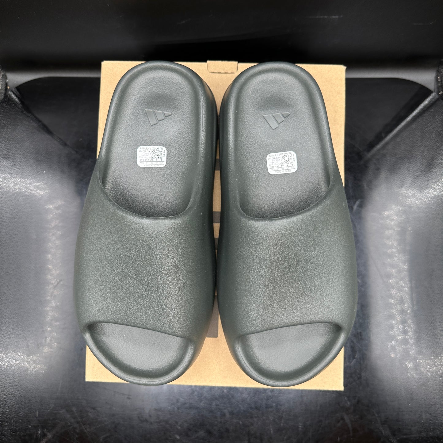 Yeezy Slide Dark Onyx (Multiple Sizes) (DS)