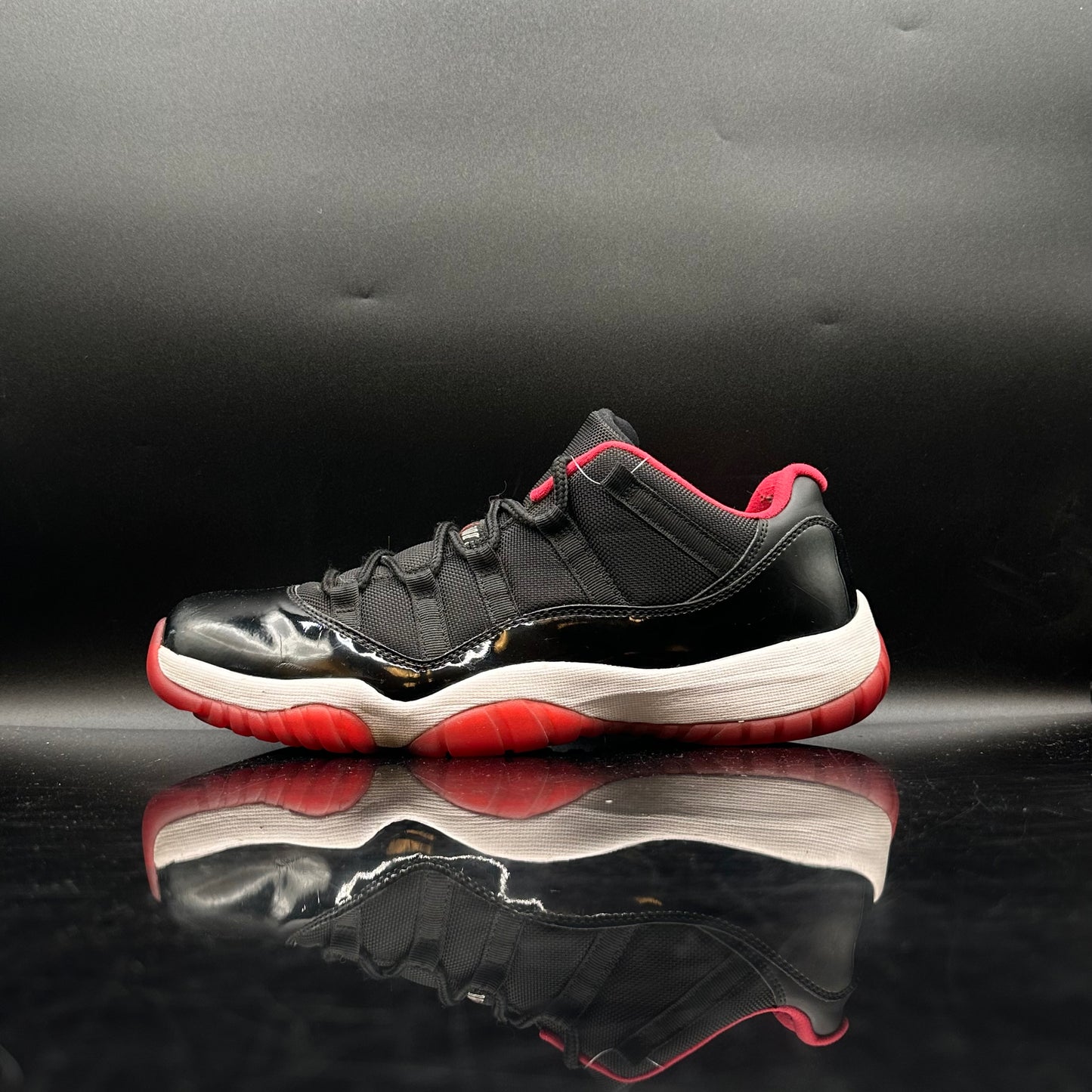 PRE-OWNED Jordan 11 Low Bred SZ 11