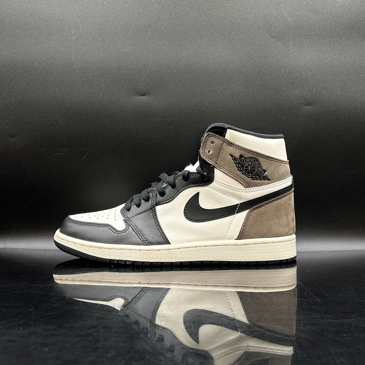 PRE-OWNED Jordan 1 Mocha High SZ 9