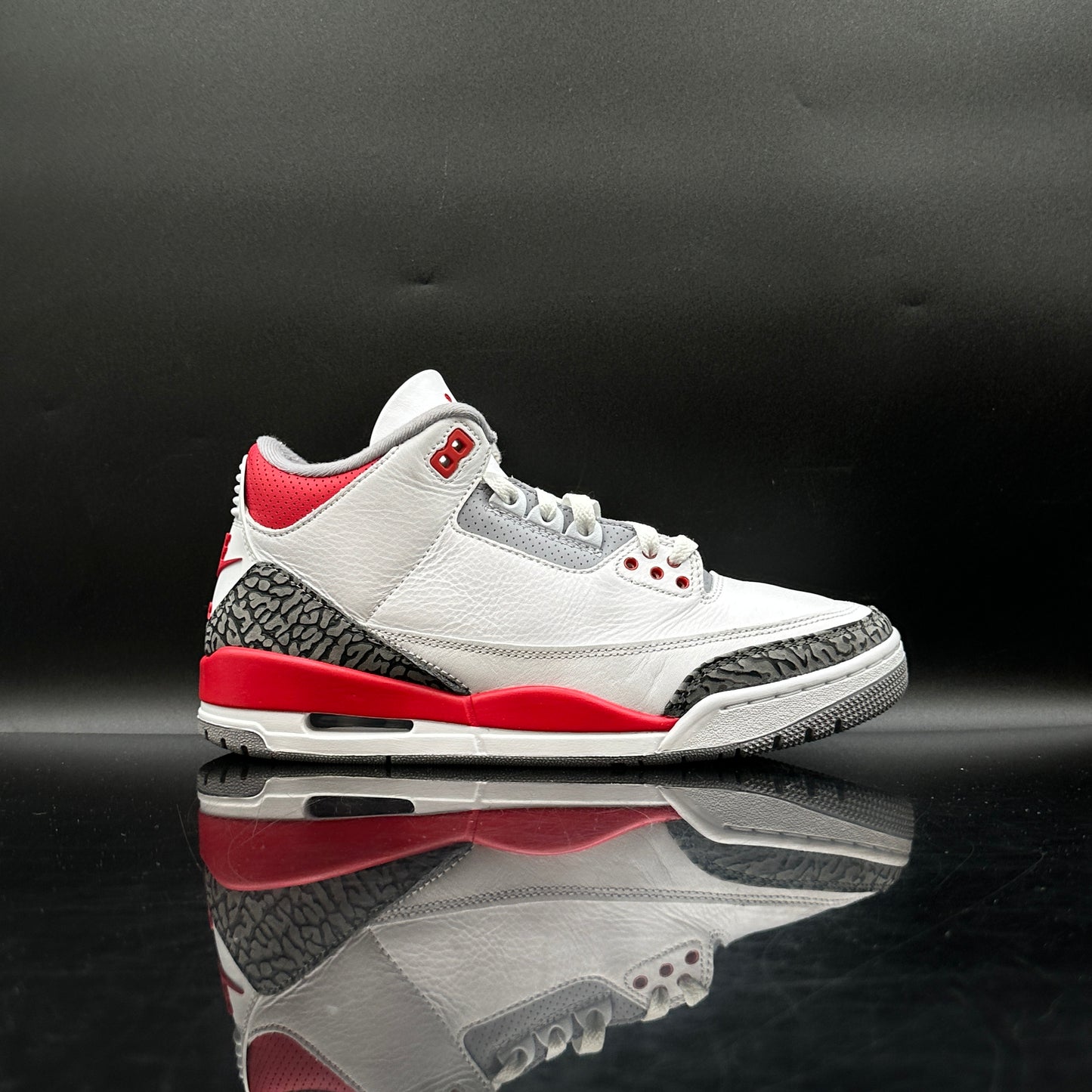 (PRE OWNED) Jordan 3 Fire Red 22' SZ 9.5