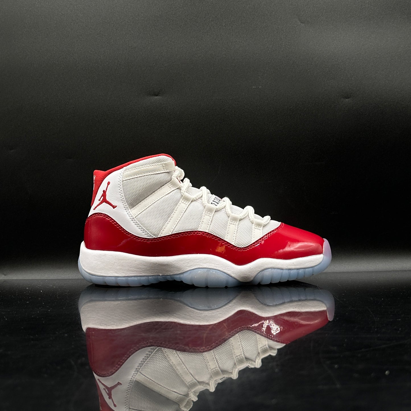 Jordan 11 Cherry SZ 5.5Y (DS)