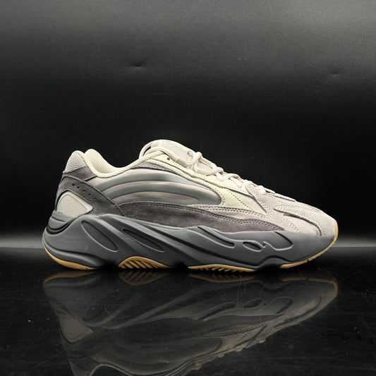 Yeezy 700V3 Tephora SZ 9.5 (DS)