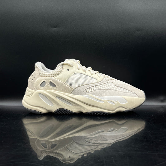 (PRE-OWNED) Adidas Yeezy Boost 700 Analog SZ 9
