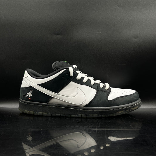 (PRE-OWNED) Nike SB Staple Panda Pigeon SZ 12