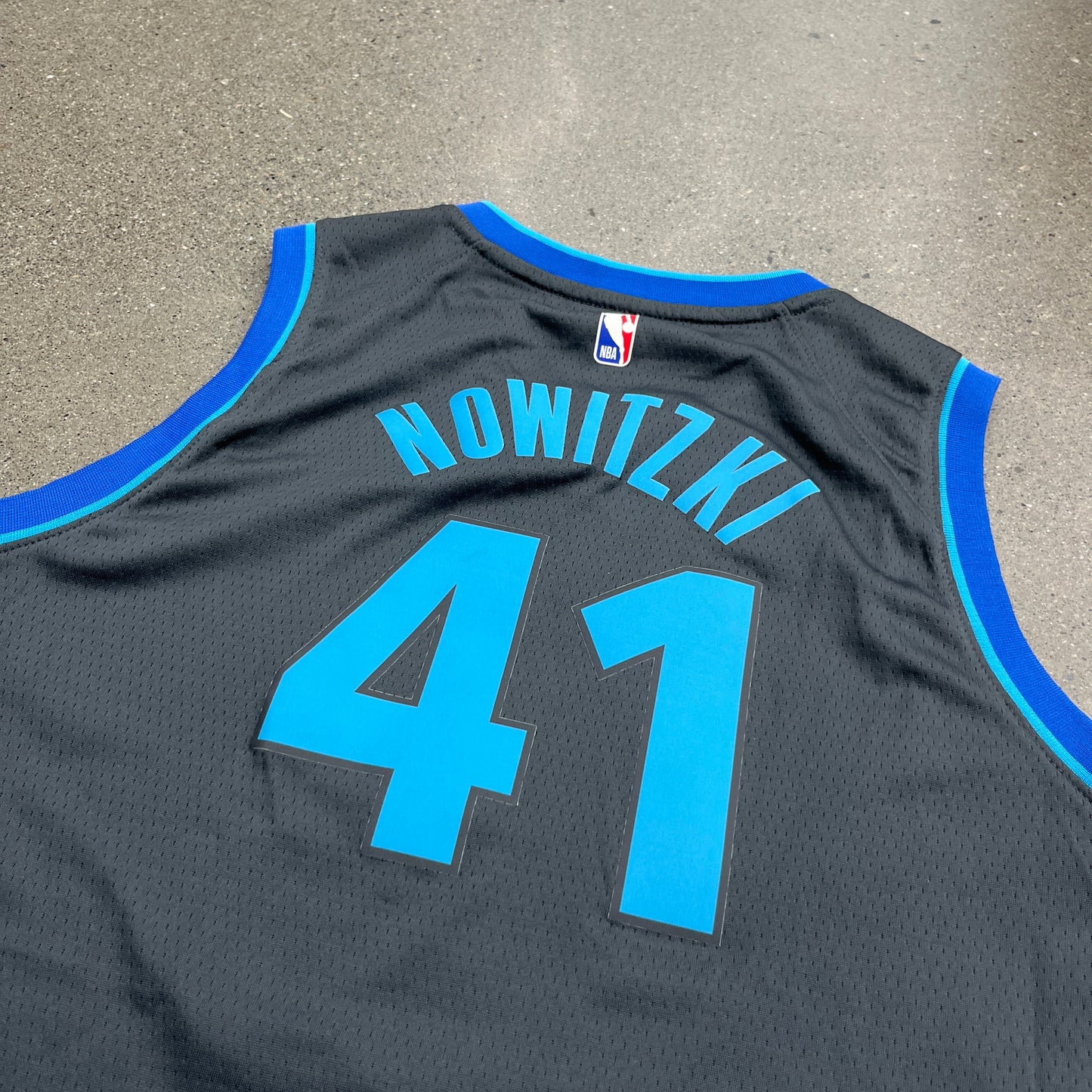 Dirk Nowitzki Dallas Mavericks Jersey SZ XL (Y)