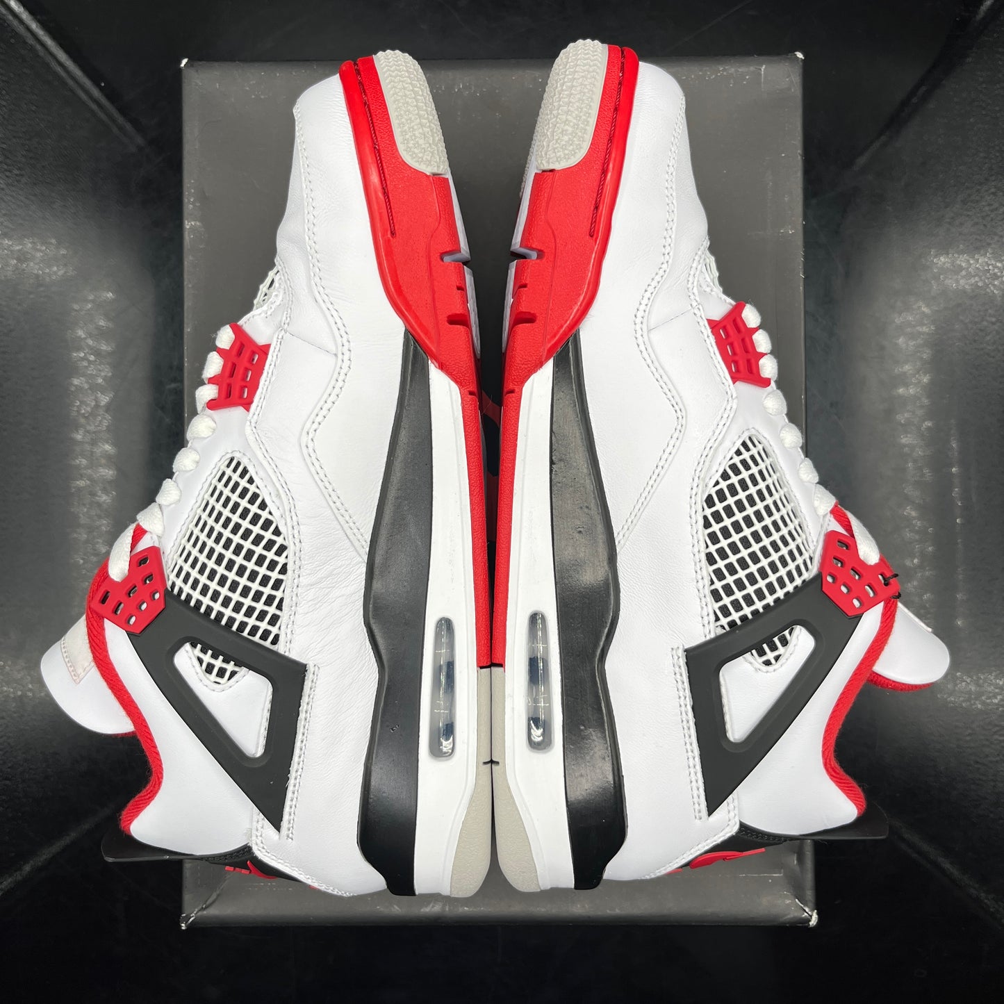 PRE-OWNED Jordan 4 Fire Red SZ 8.5