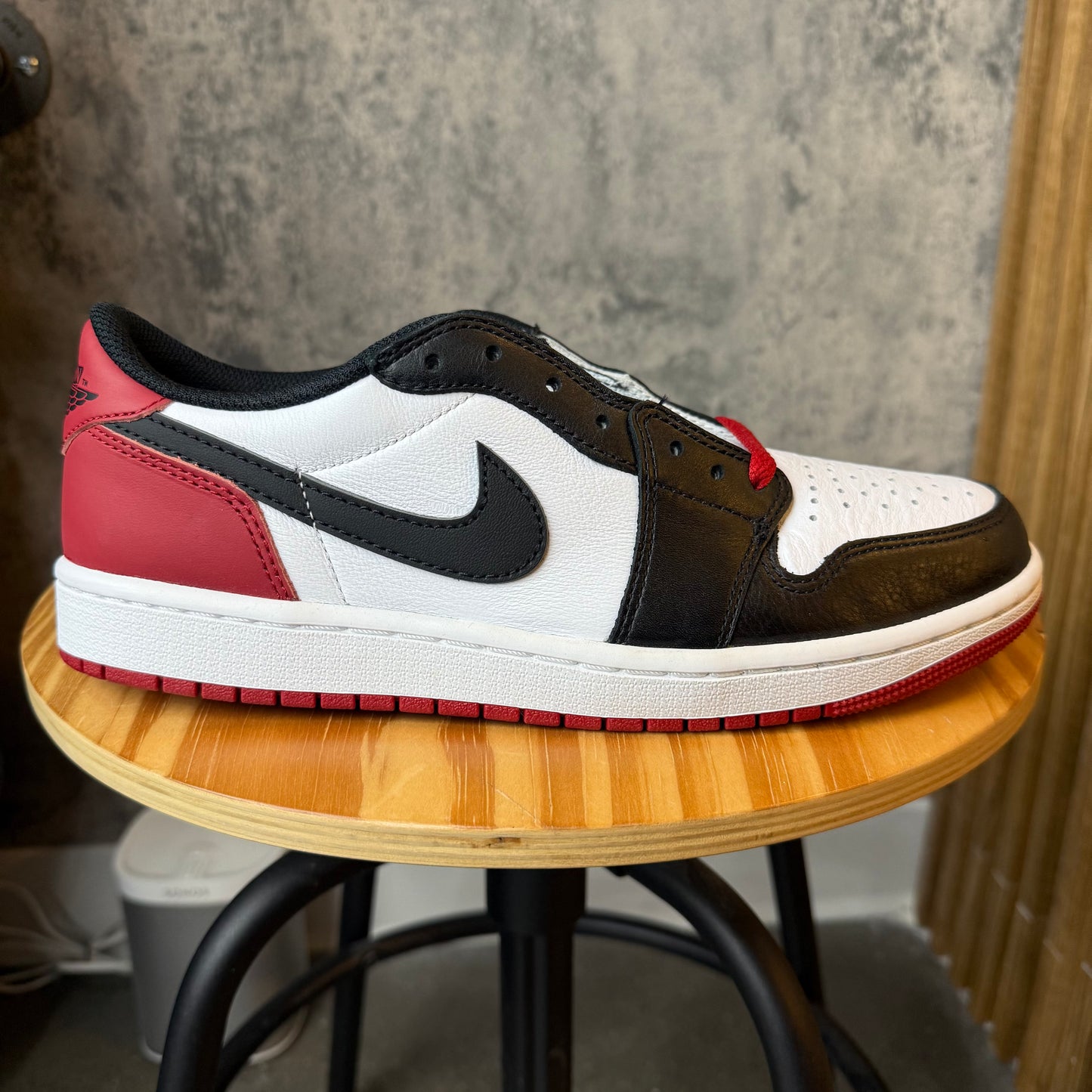 Jordan 1 Low Black Toe SZ 8 (DS)